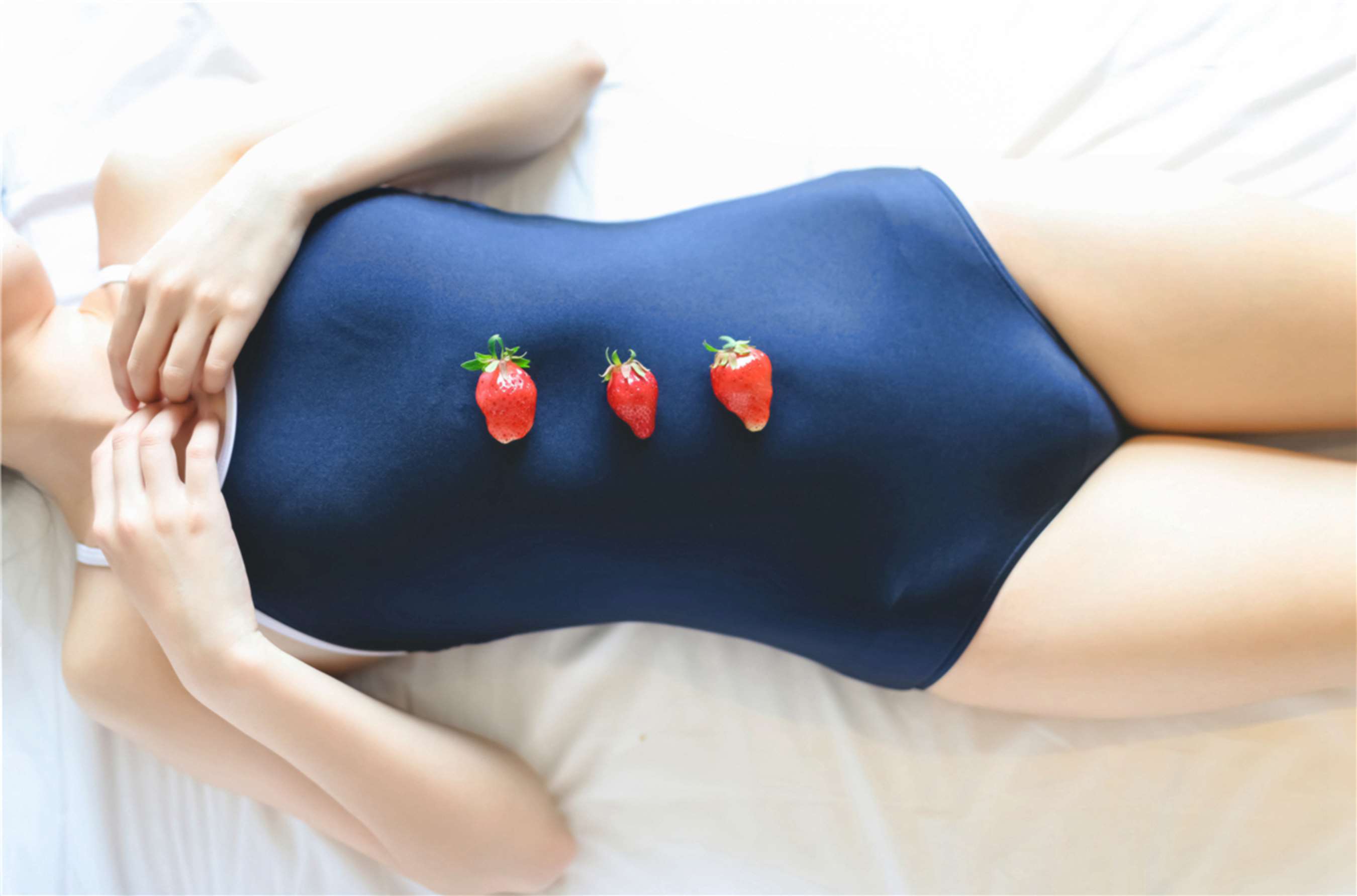 《体操服草莓配牛奶》作品图