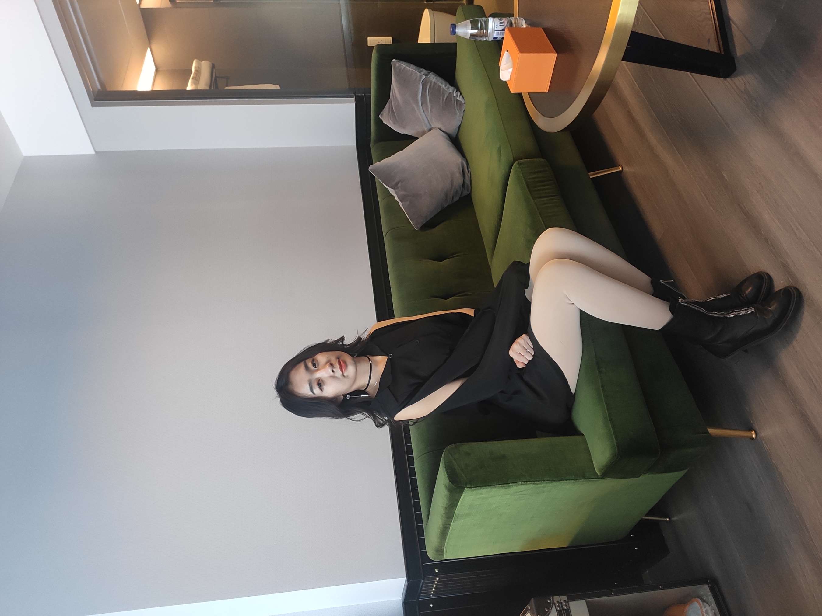 《姜旭肉丝长靴の赤足》作品图