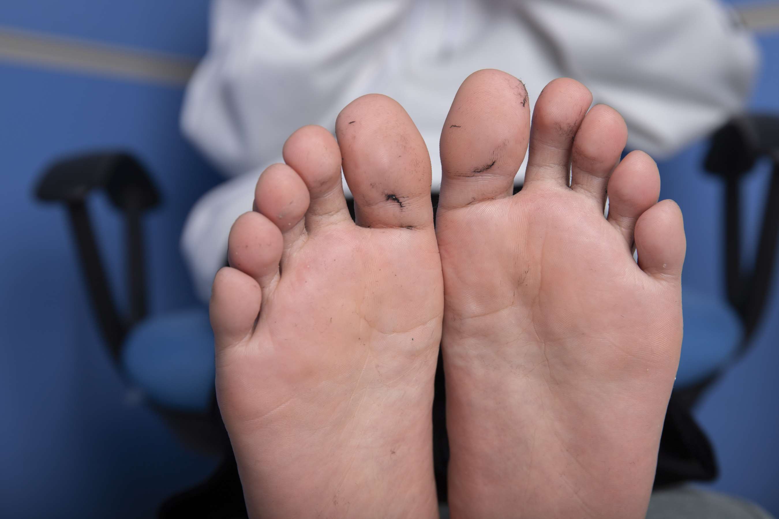 《梓潼刚脱了棉袜的原味脚丫》作品图