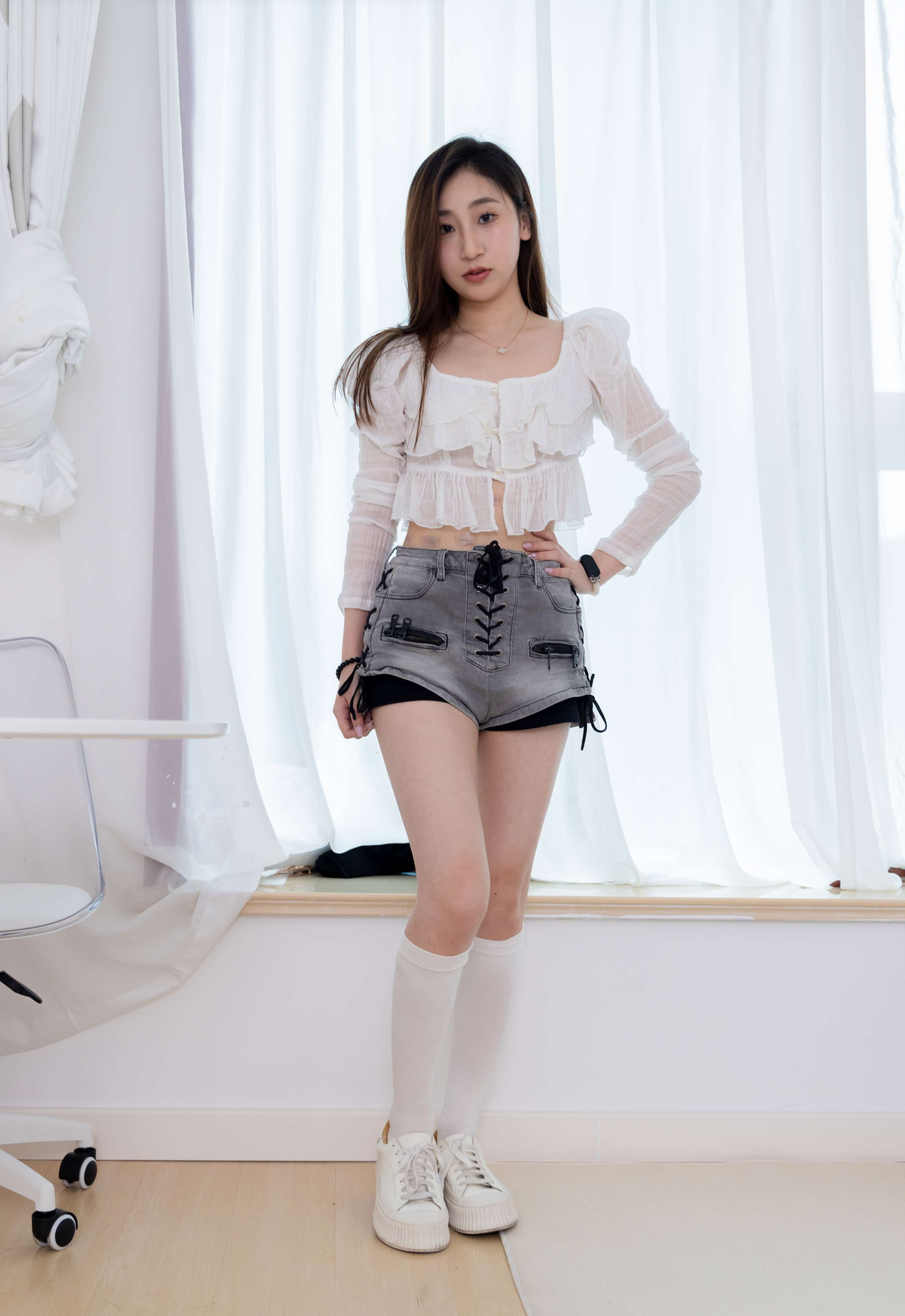 《柚子板鞋の长白袜》作品图