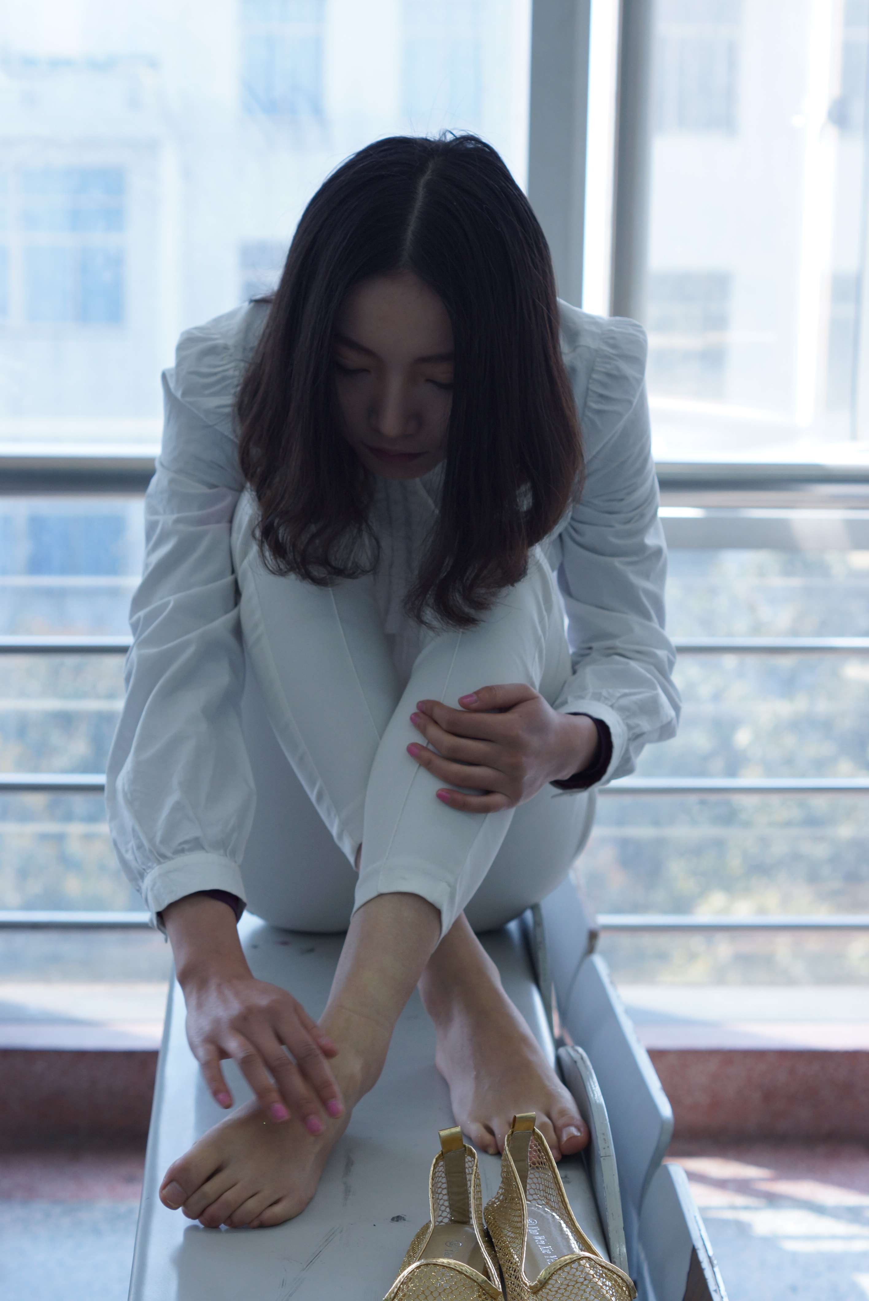 《少女展黑丝足》作品图