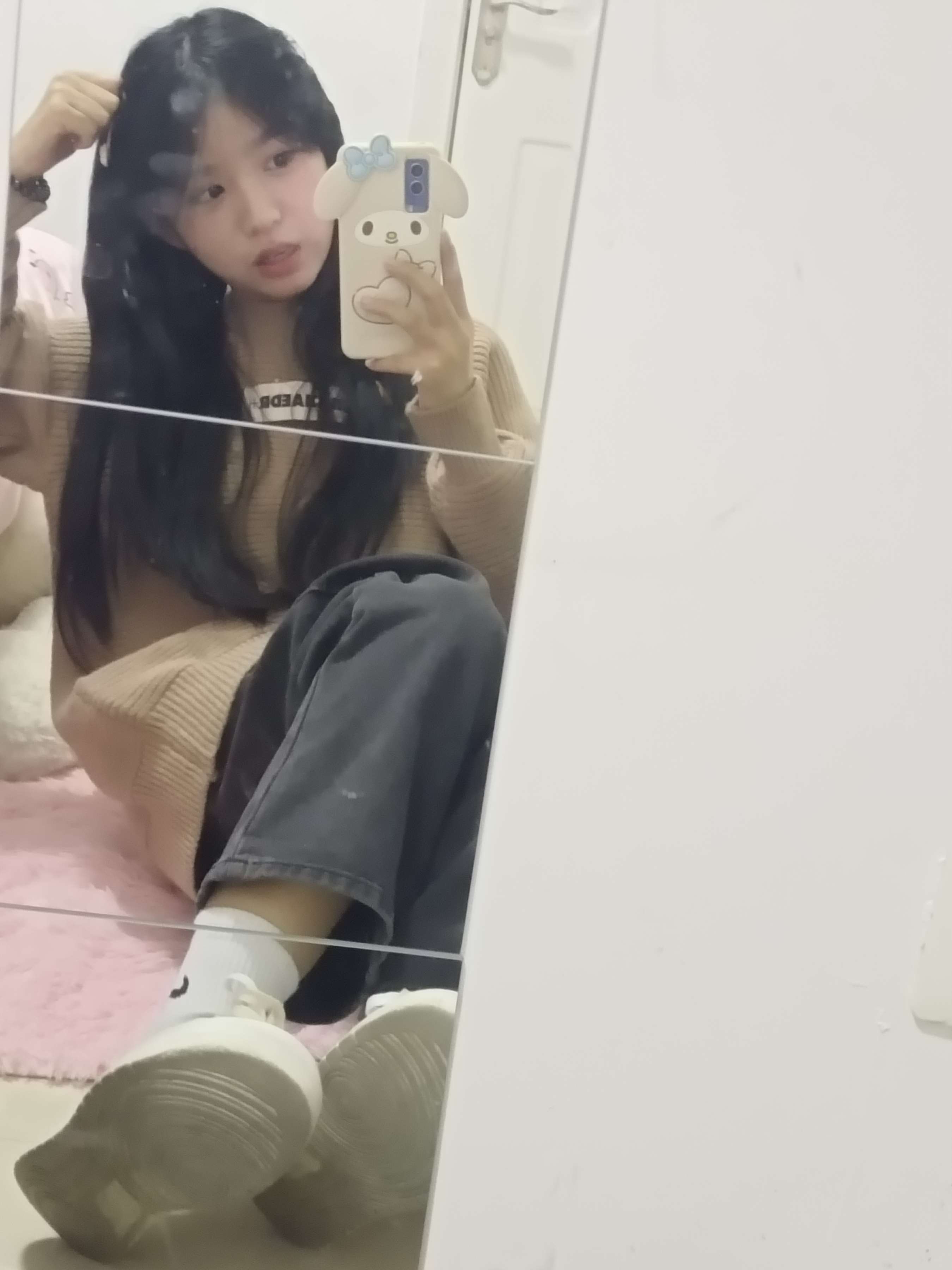 《少女自拍脚丫》作品图