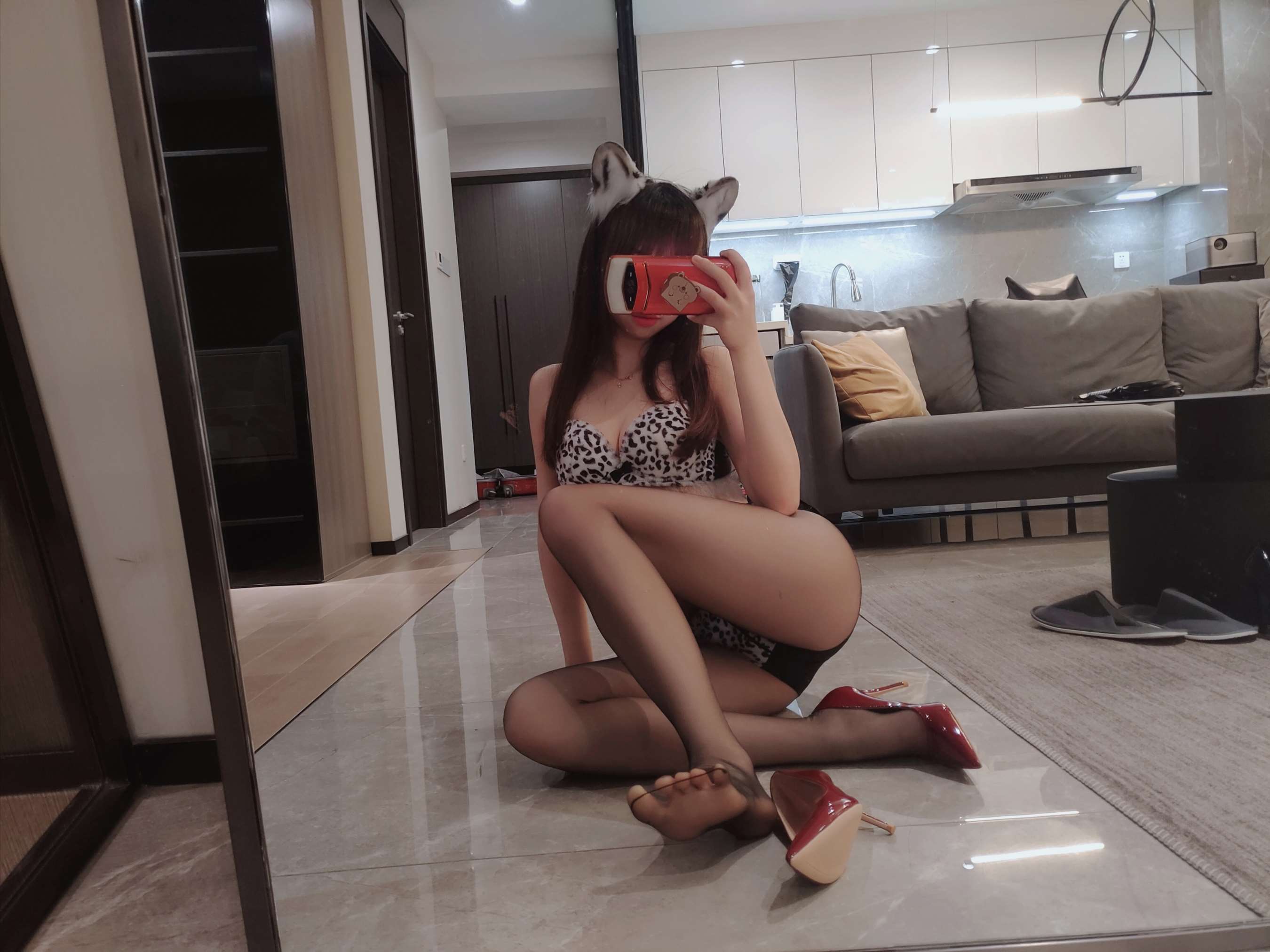 《变身狐狸少女の黑丝脚丫》作品图