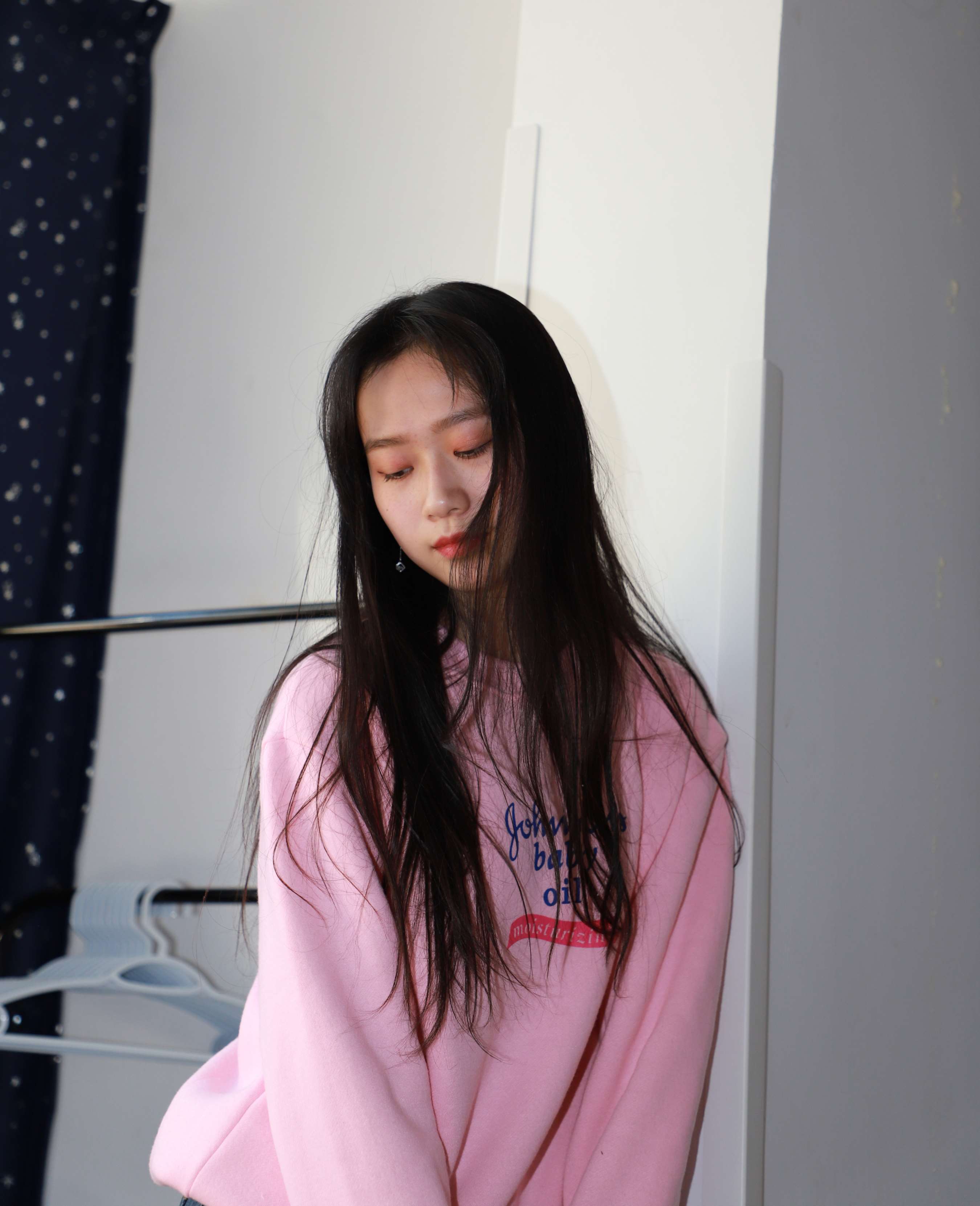 《布鞋の两双棉袜脚》作品图