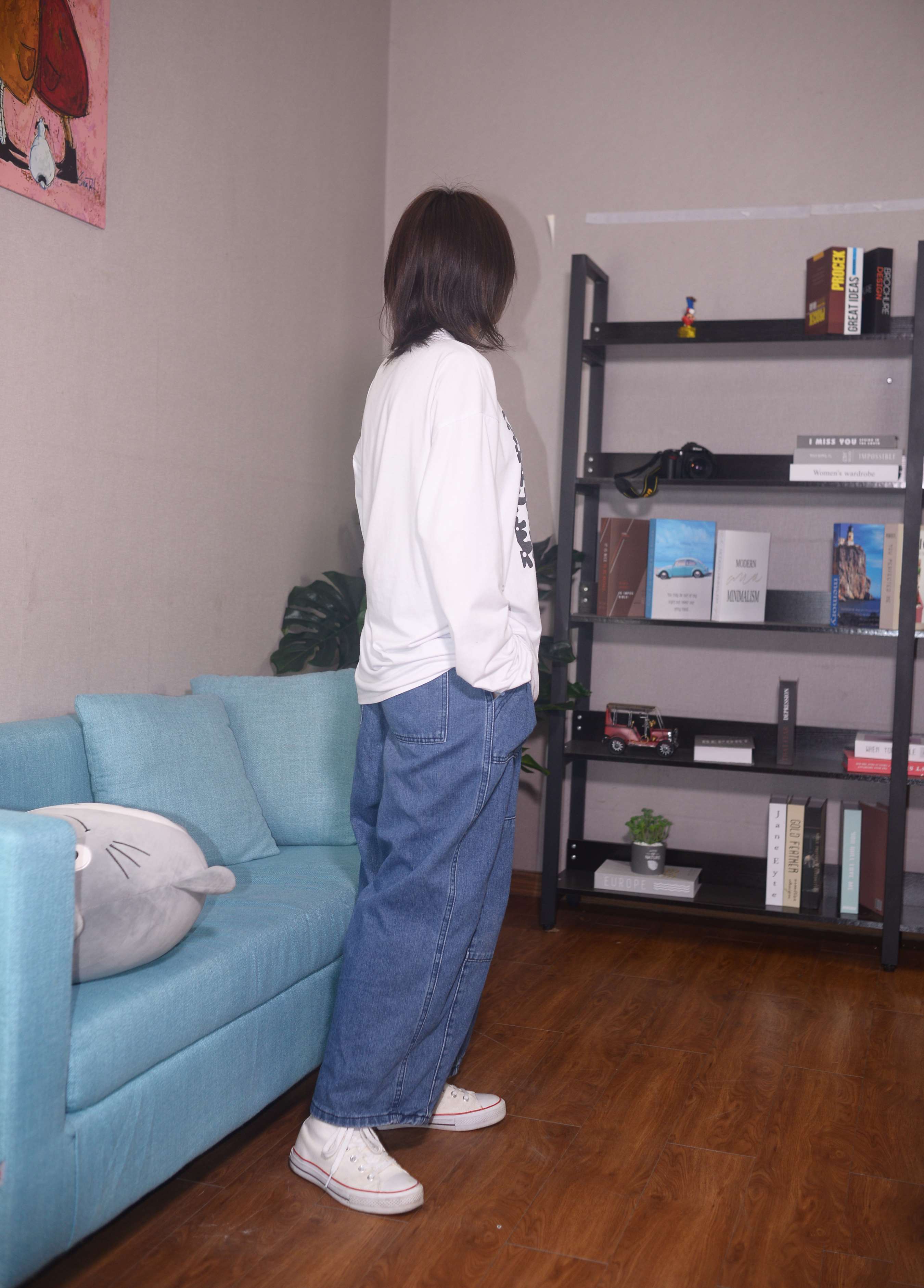 《懒懒少女 温度有点凉，路灯有点暖 》作品图