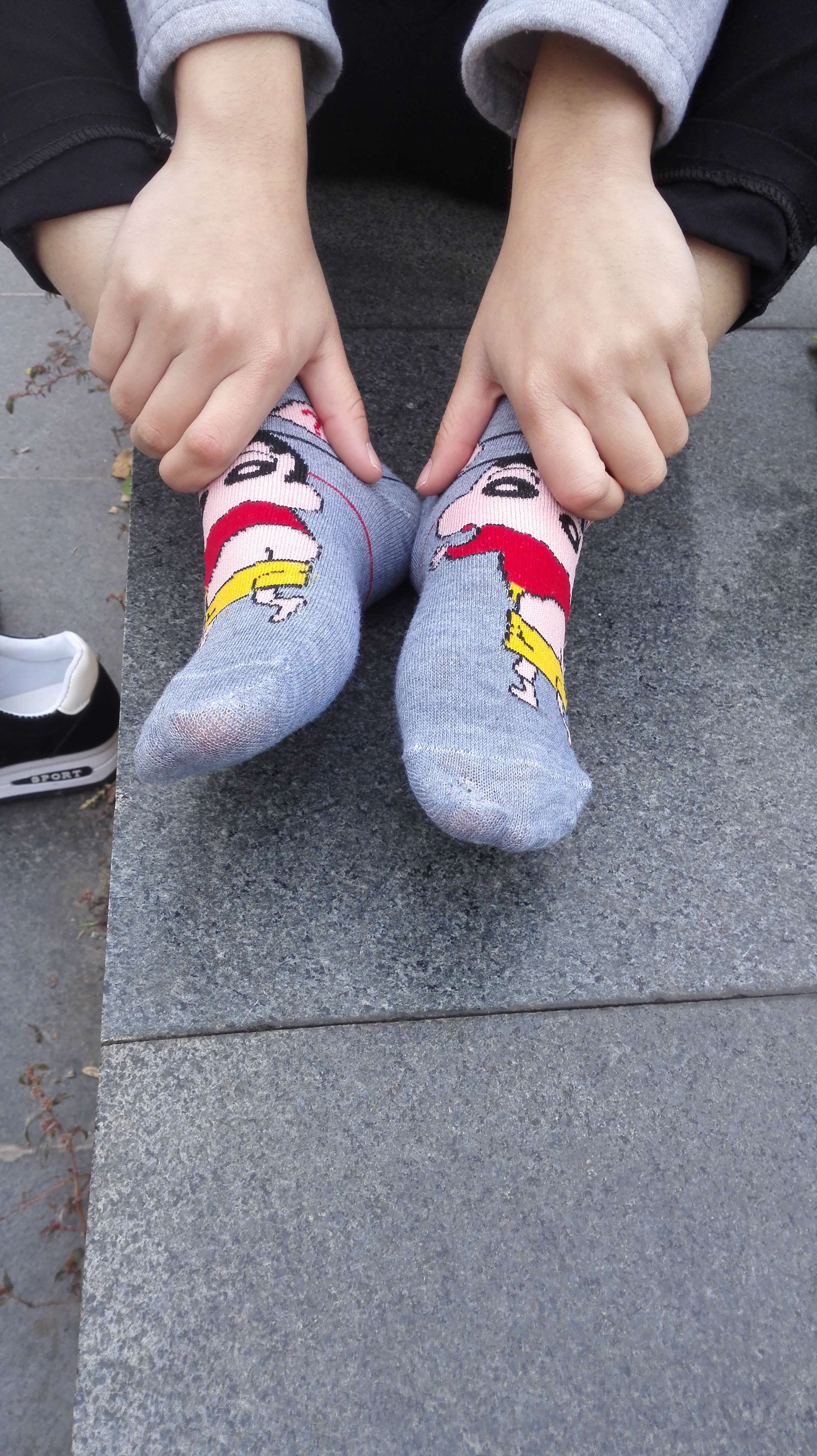 《俩小学妹棉袜互jio【套图+视频】》作品图