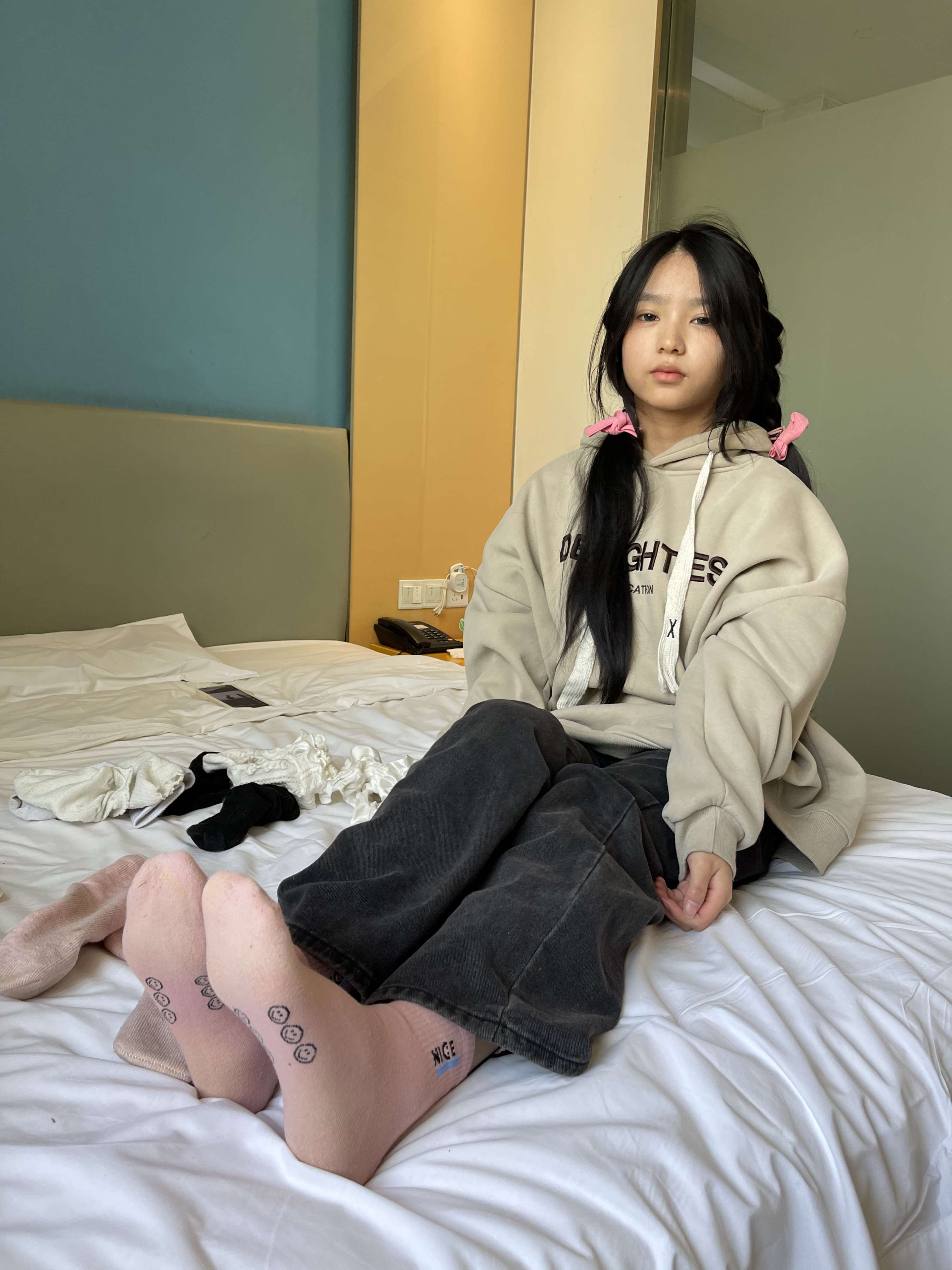 《少女棉袜脚丫》作品图