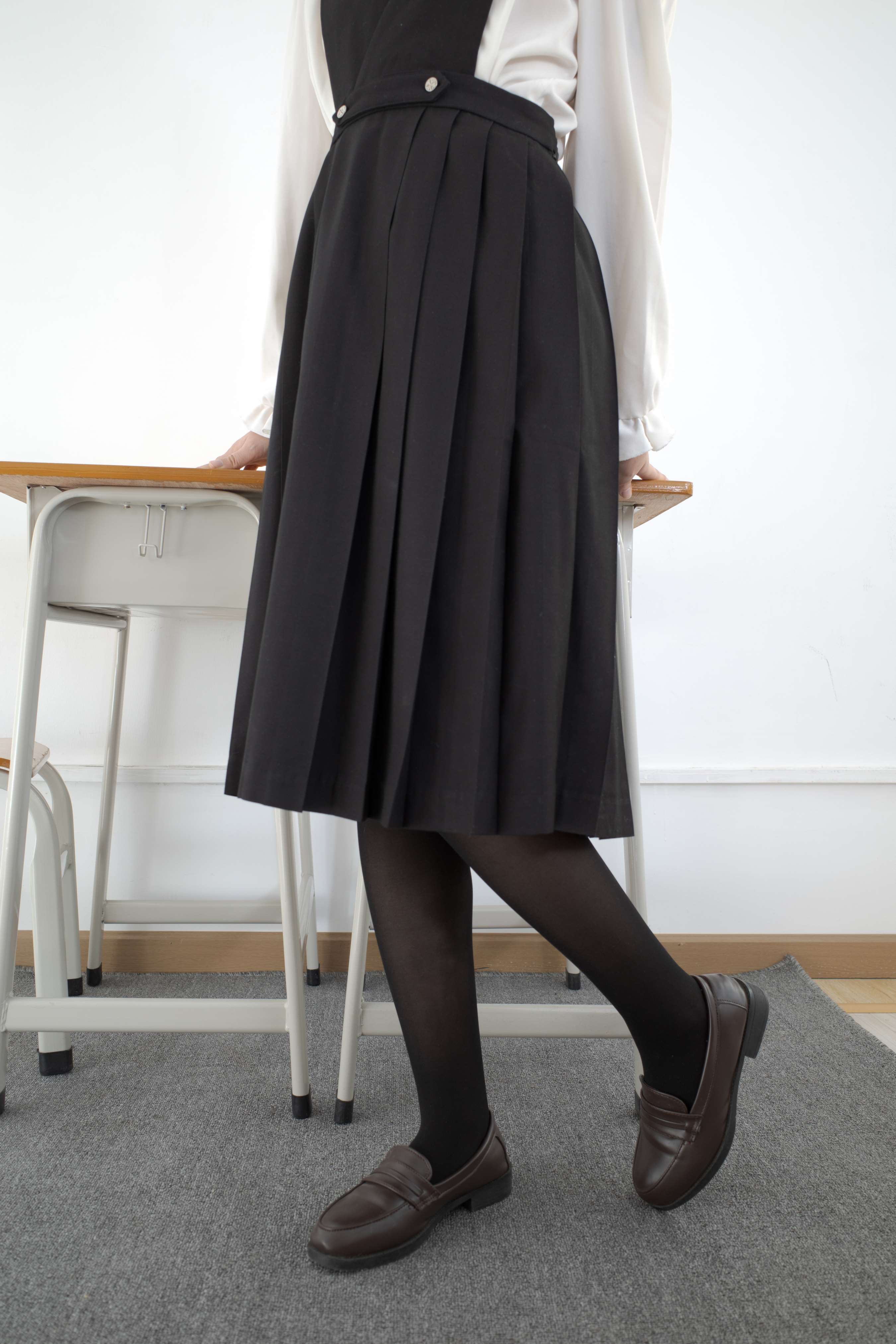 《少女日系JK制服の黑丝足》作品图