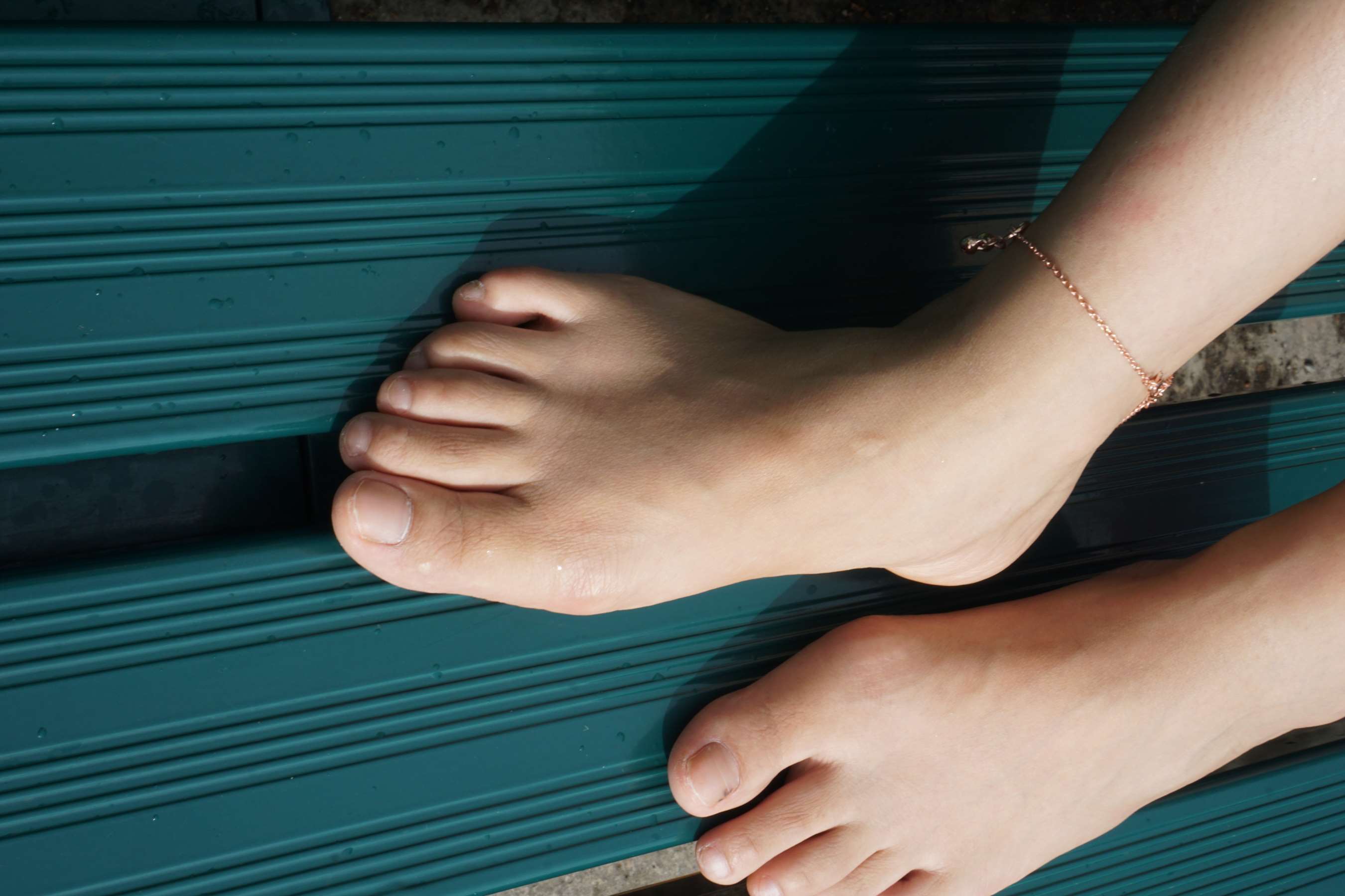 《小燕小姐姐的37码脚丫》作品图