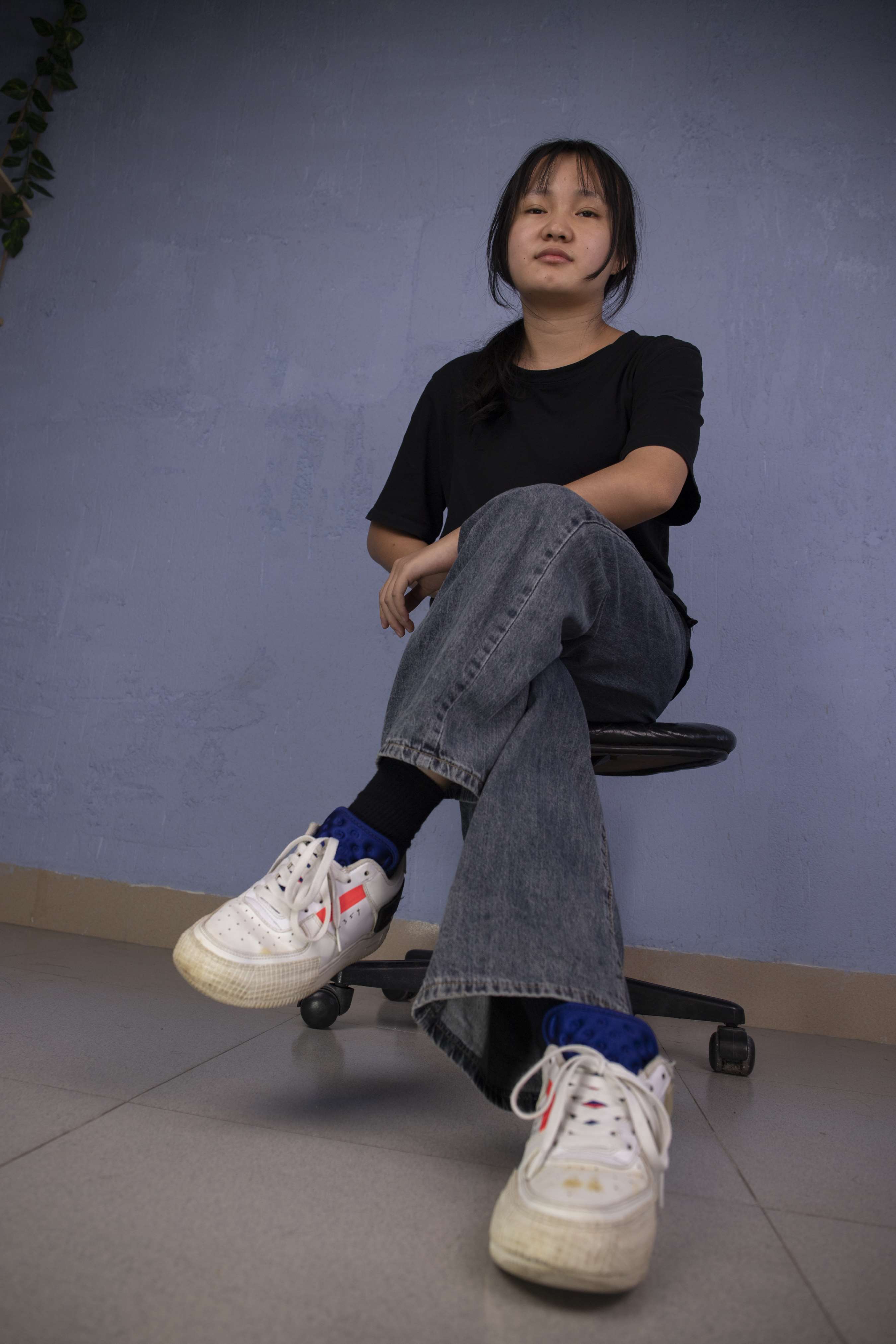 《大学生小梦一双原味棉袜嫩脚竟然有脚气！》作品图