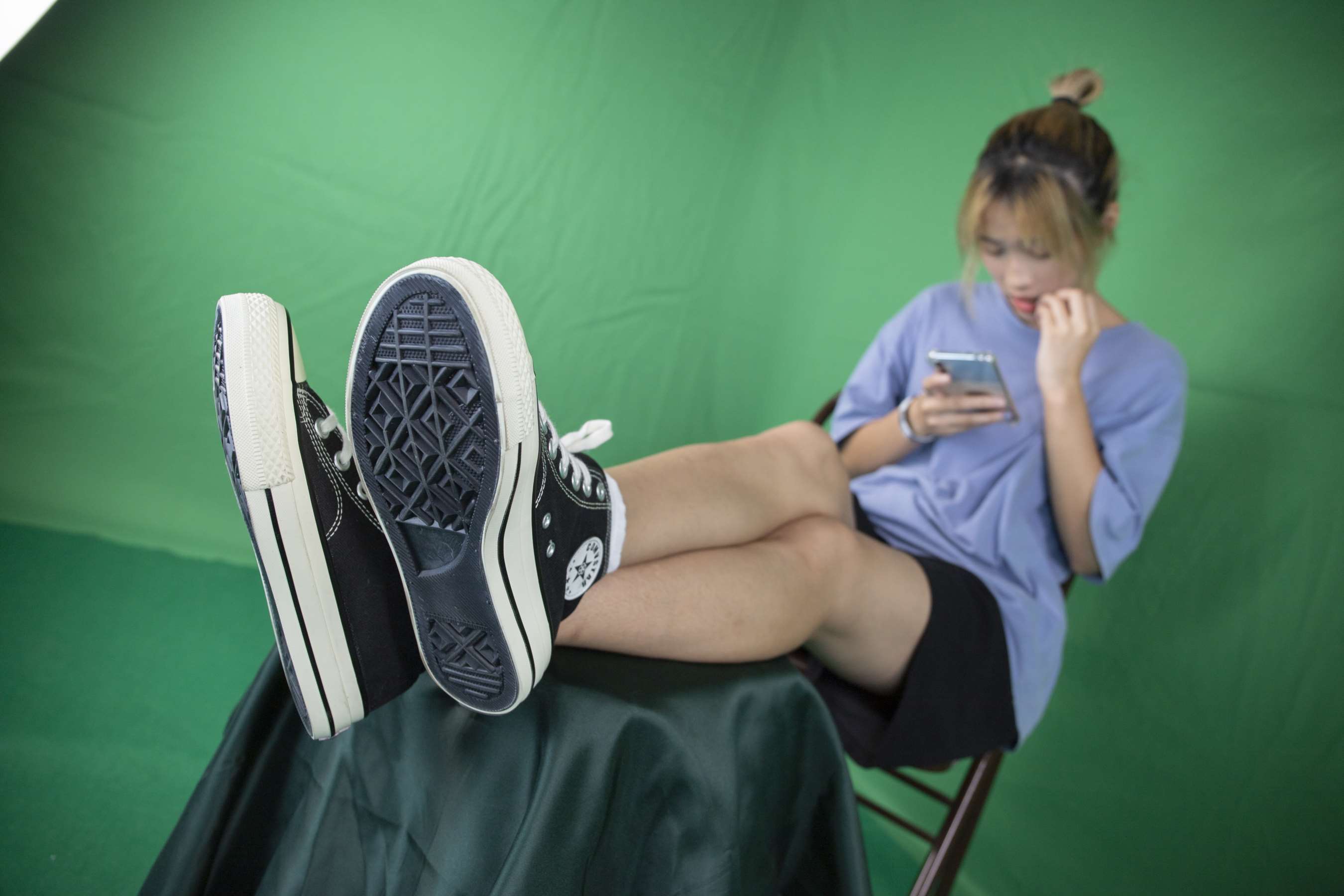 《欣欣秀帆布鞋展棉袜脚丫怕【套图+4K视频】》作品图