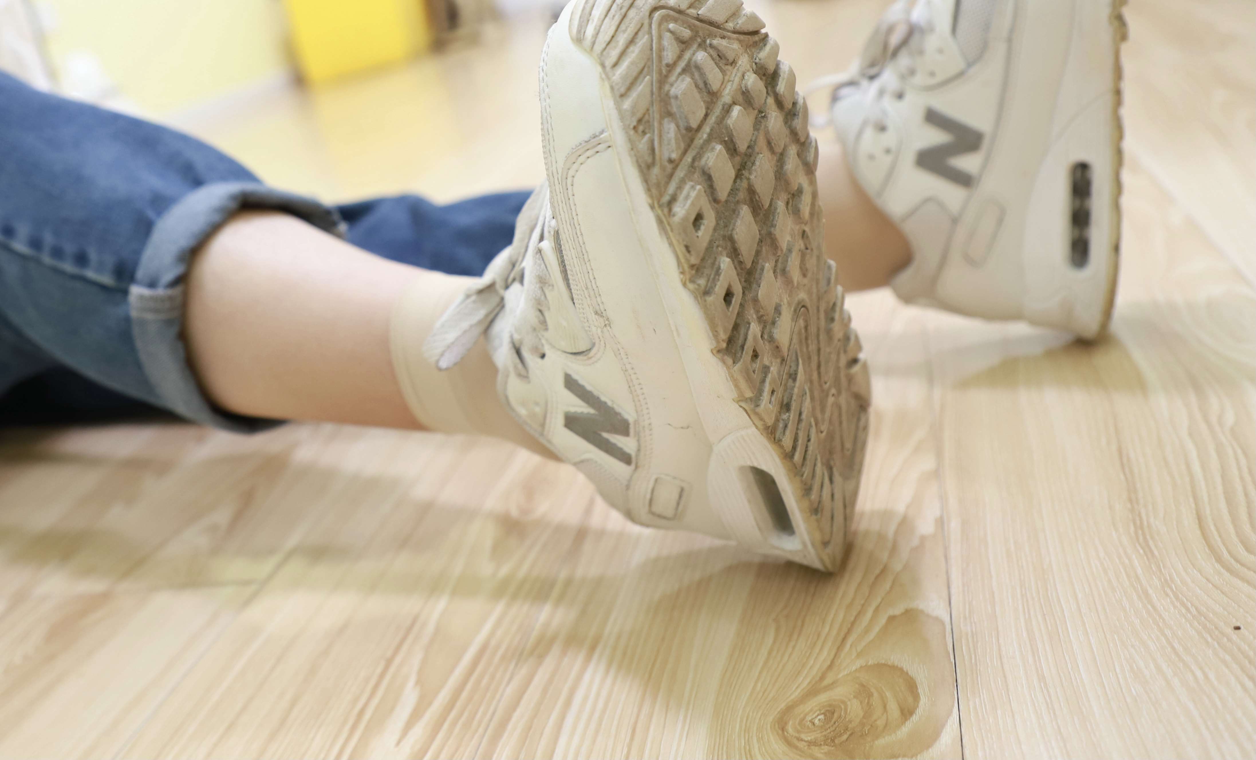 《运动鞋の短丝脚丫》作品图