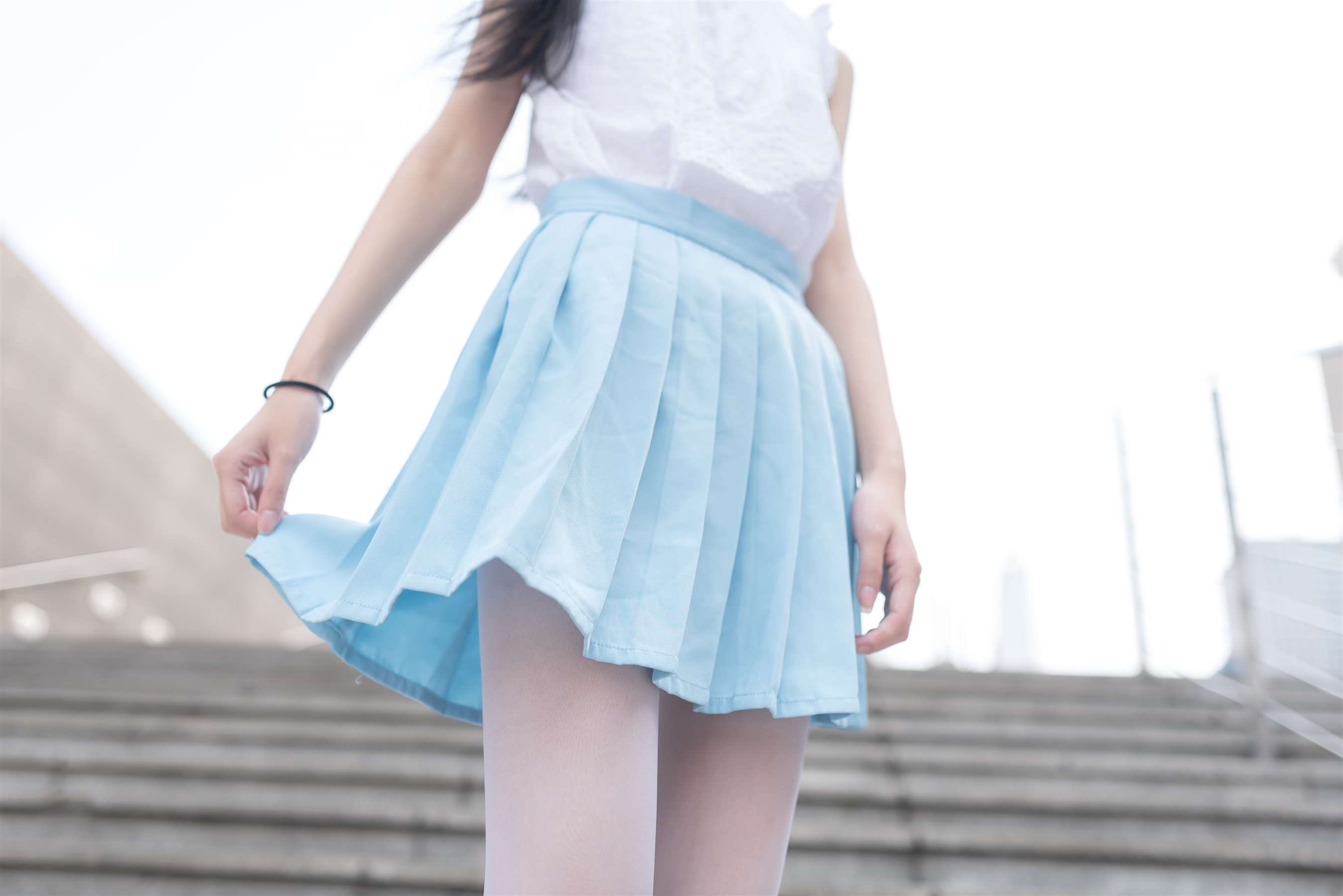 《JK制服皮鞋の长白丝脚》作品图