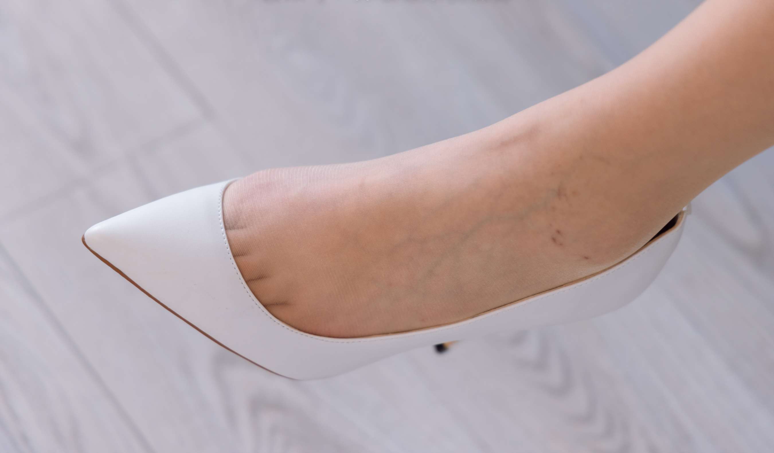 《小甜豆-高跟鞋、肉丝、裸足》作品图