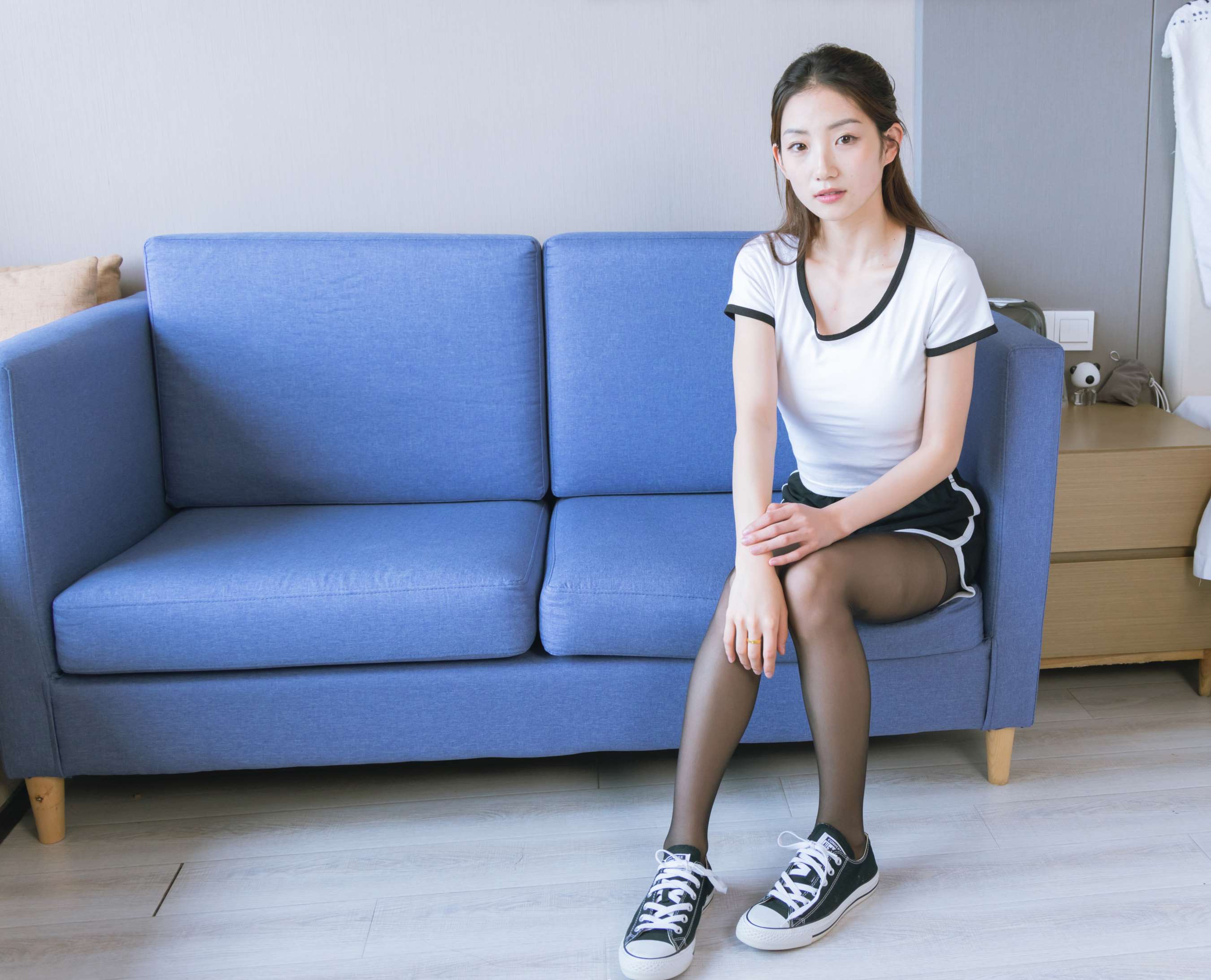 《小沫-体操服板鞋の黑丝脚丫》作品图