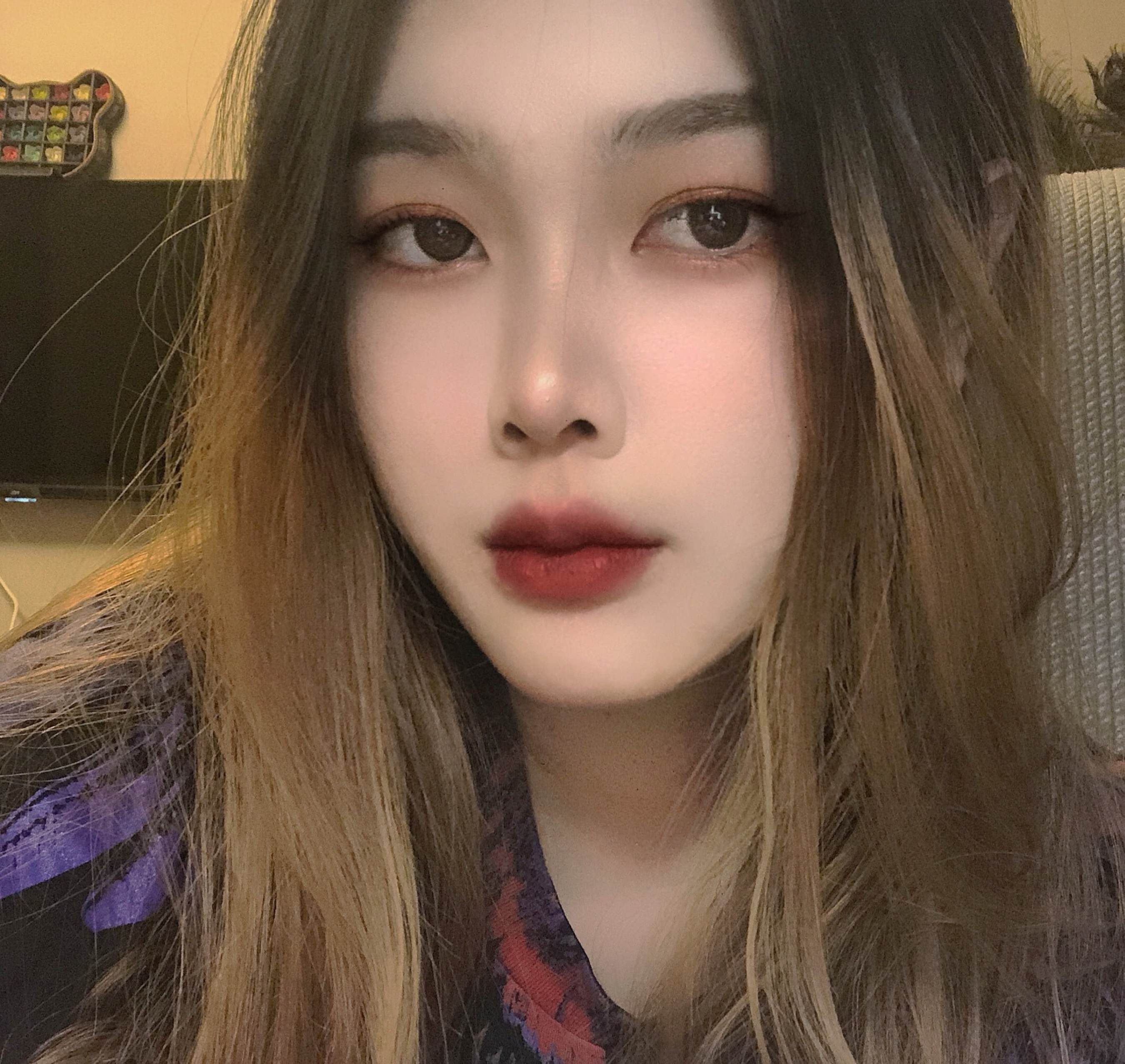 《传媒学院小姐姐的红润脚丫》作品图