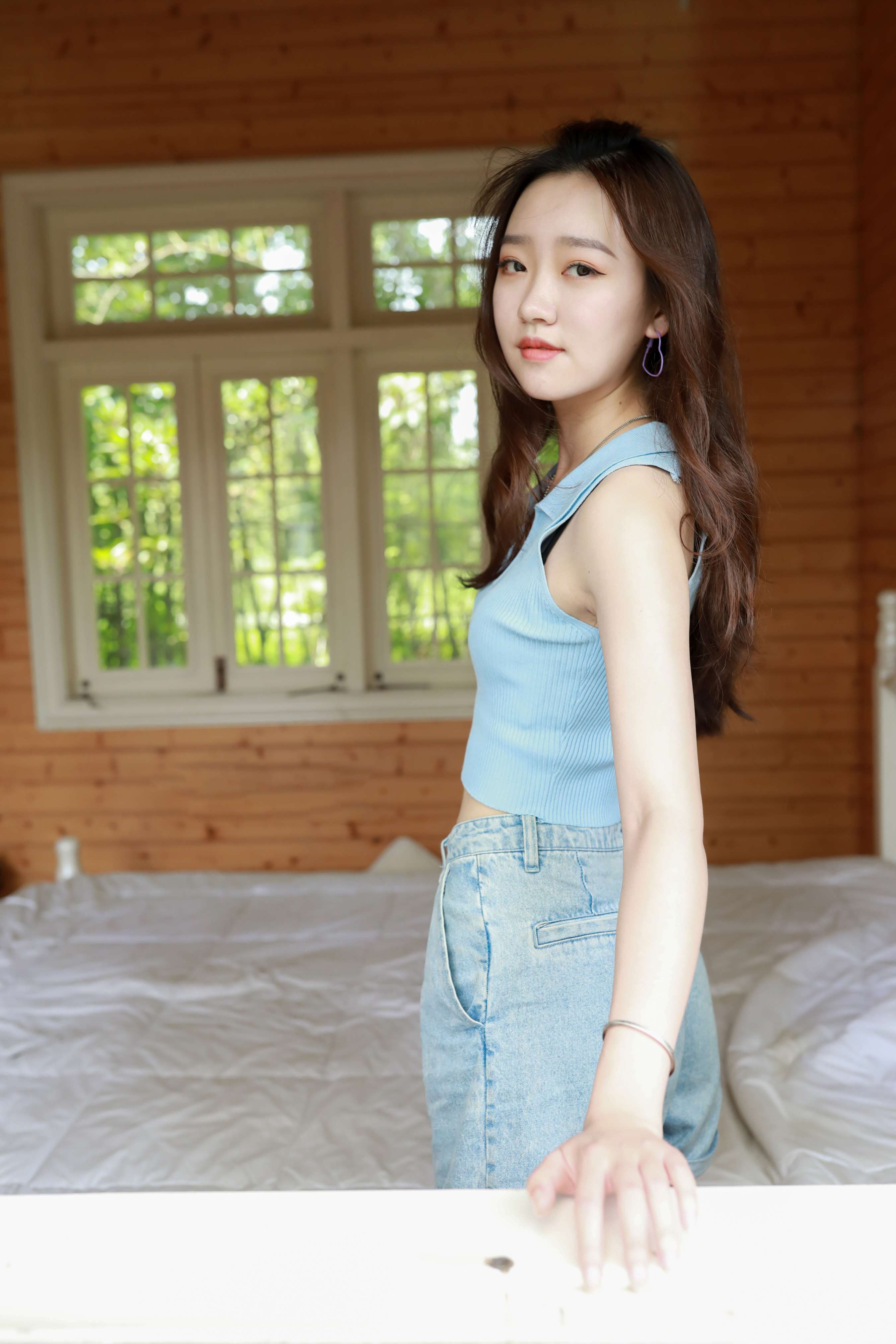 《雯雯牛仔热裤の嫩足》作品图