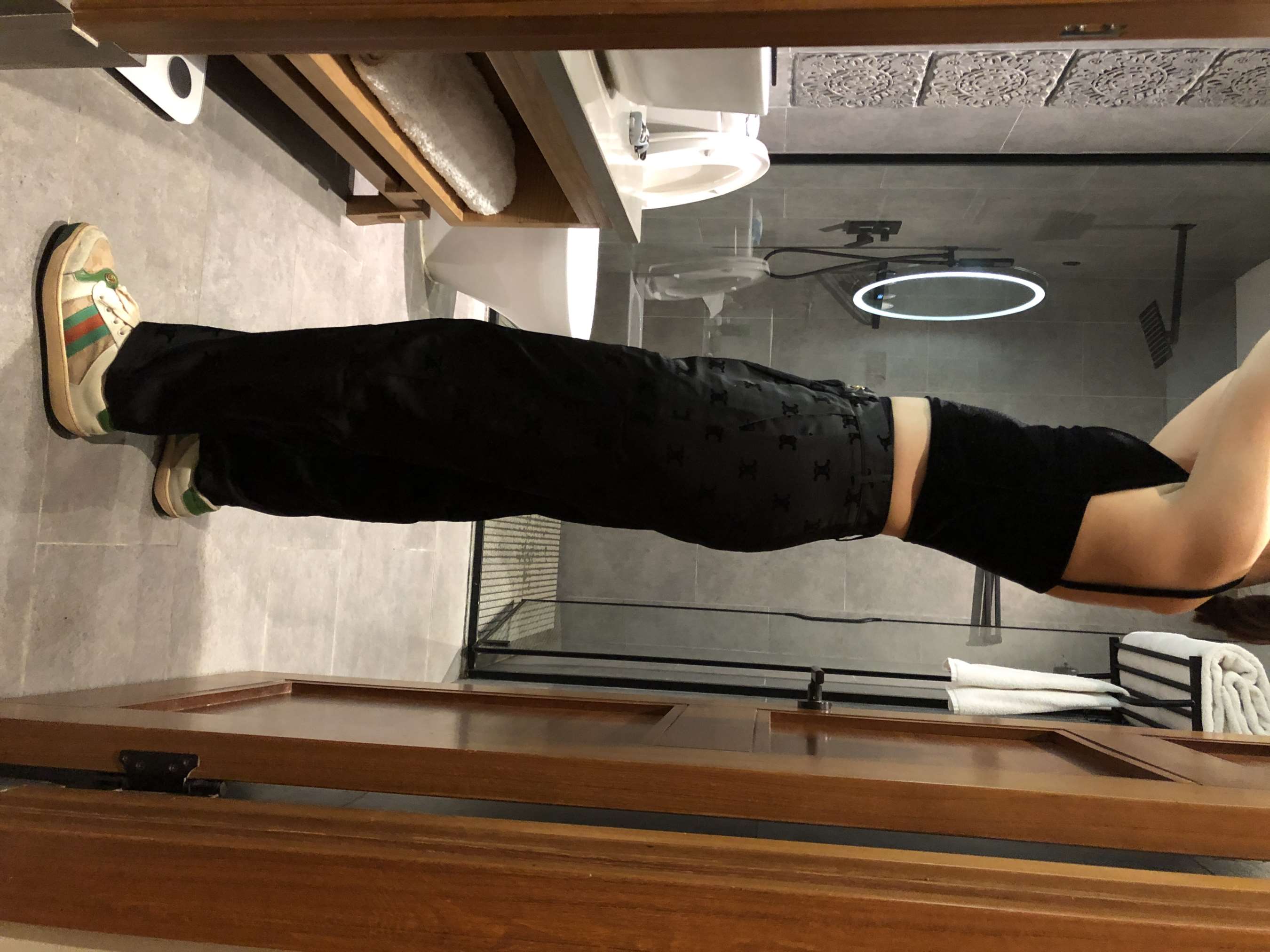 《刚刚毕业的女大学生职业裤里丝装》作品图