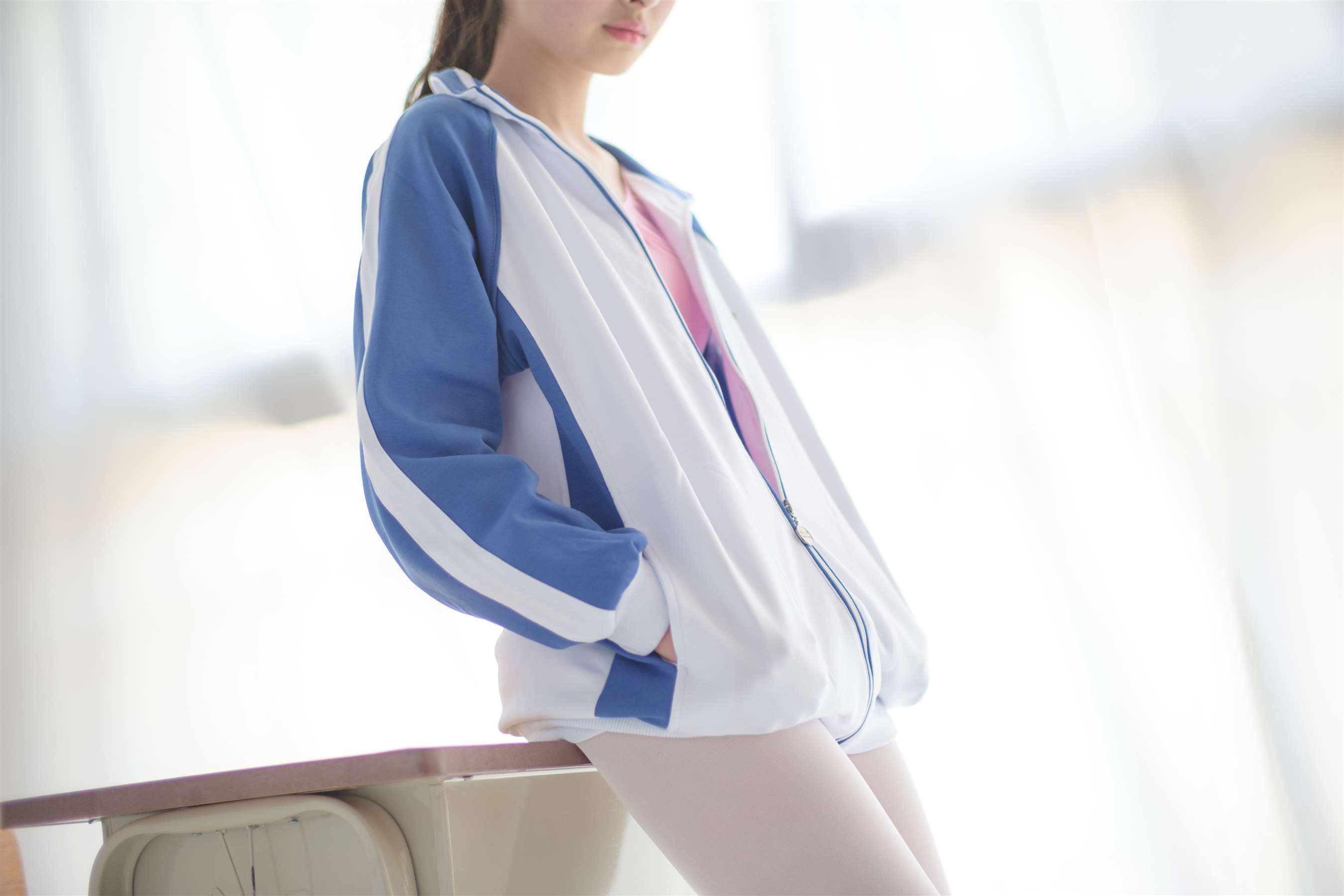 《粉色练功服の白丝脚丫》作品图