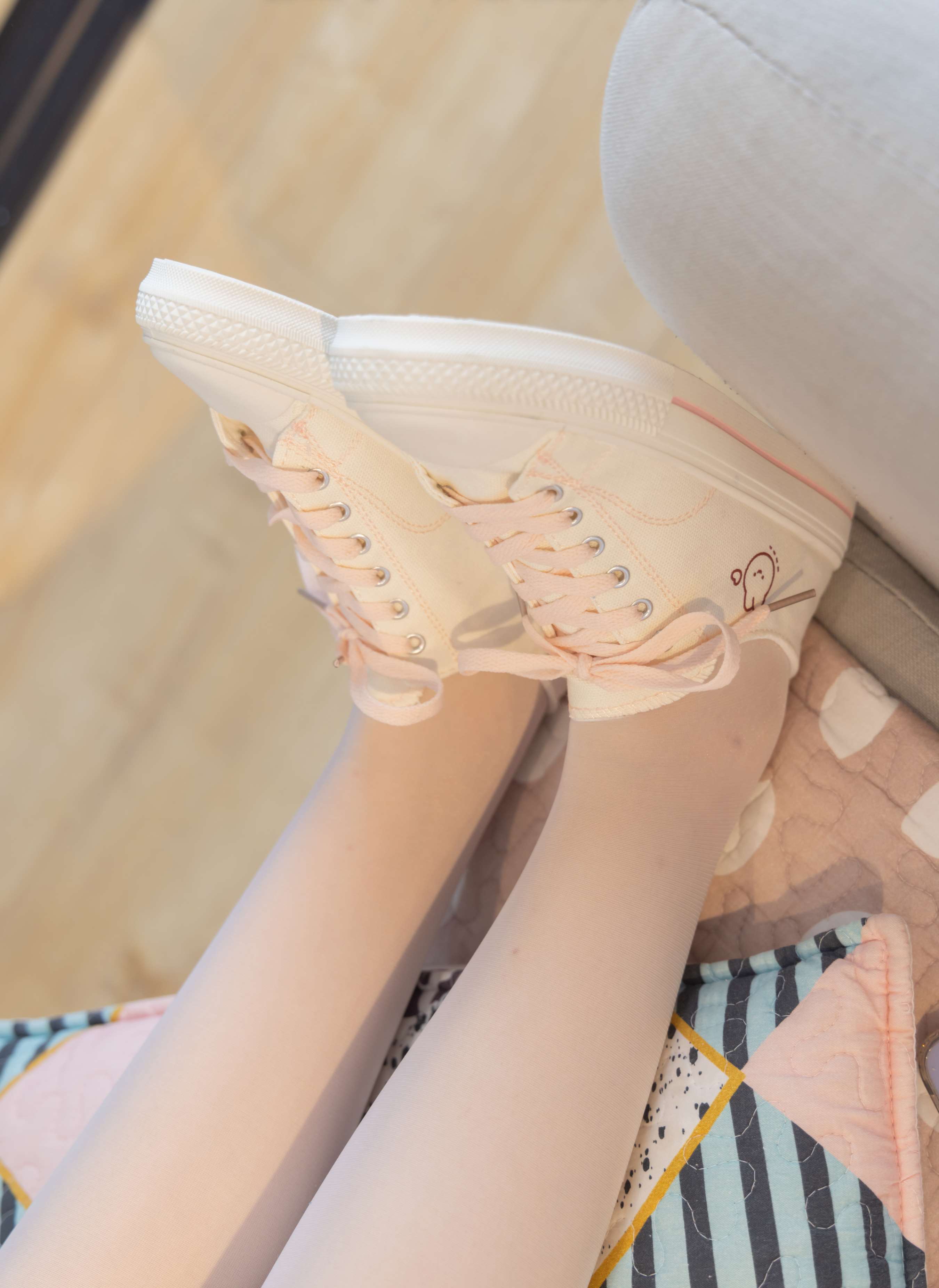 《小甜豆小姐姐板鞋の白丝脚》作品图