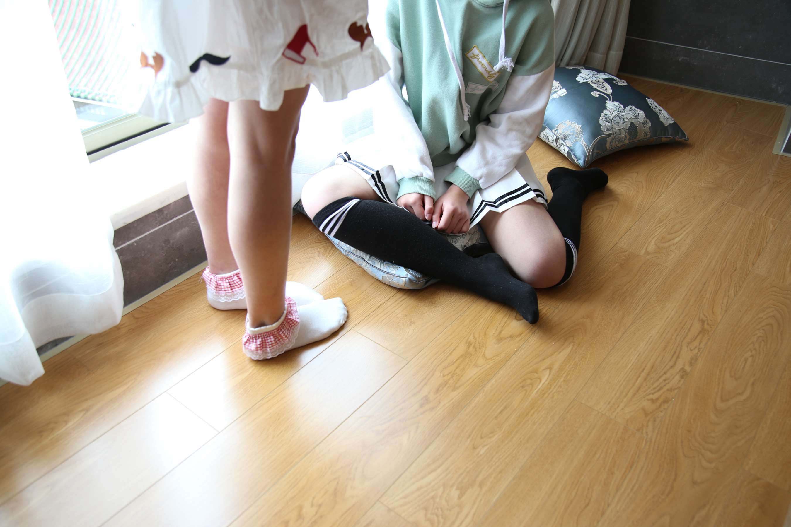 《两个可爱洛丽塔白袜妹妹》作品图