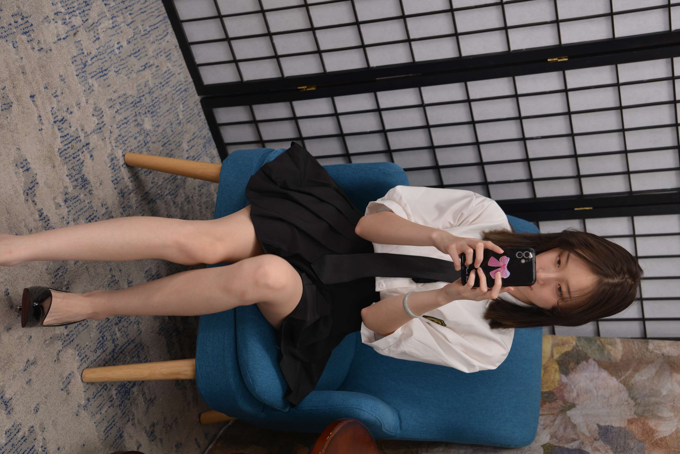 《学姐baby百褶裙高跟裸足》作品图