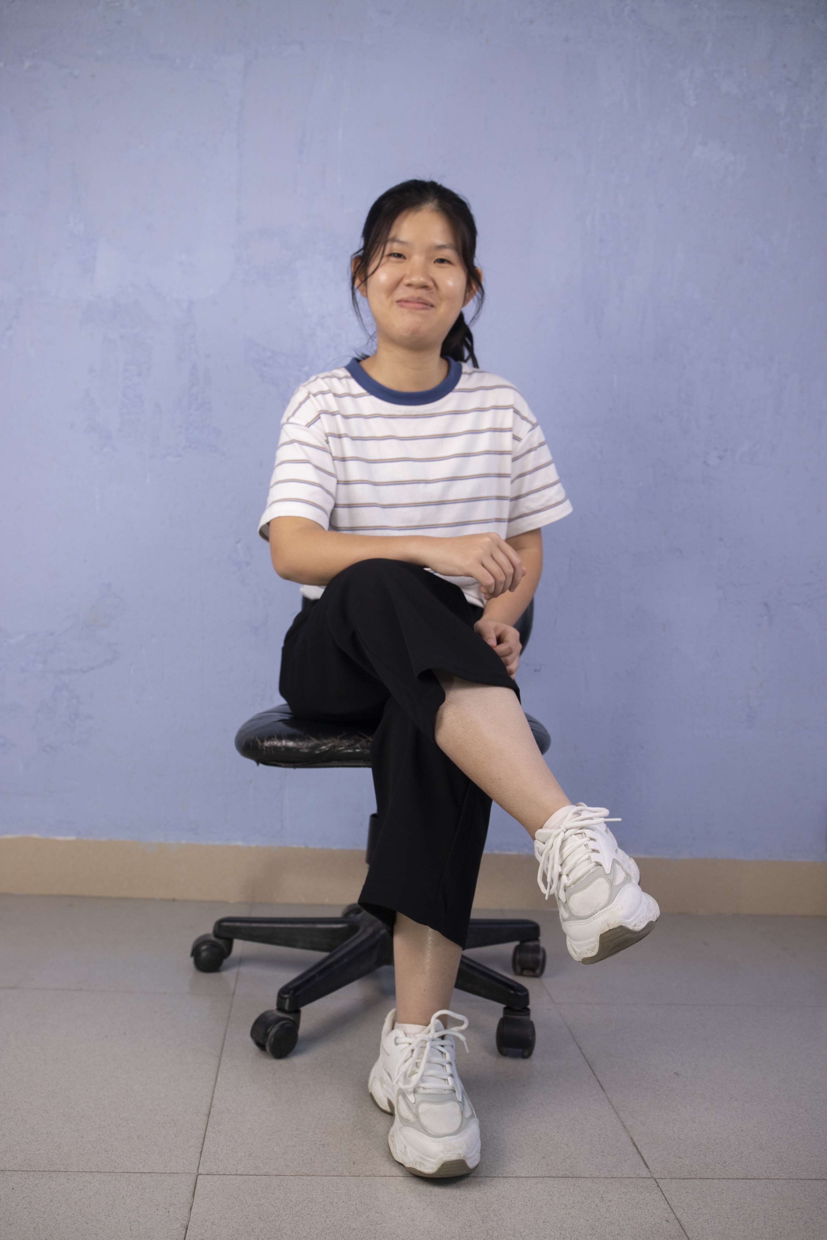 《脚气女孩小玲的原味棉袜脚丫，有点重口味！》作品图