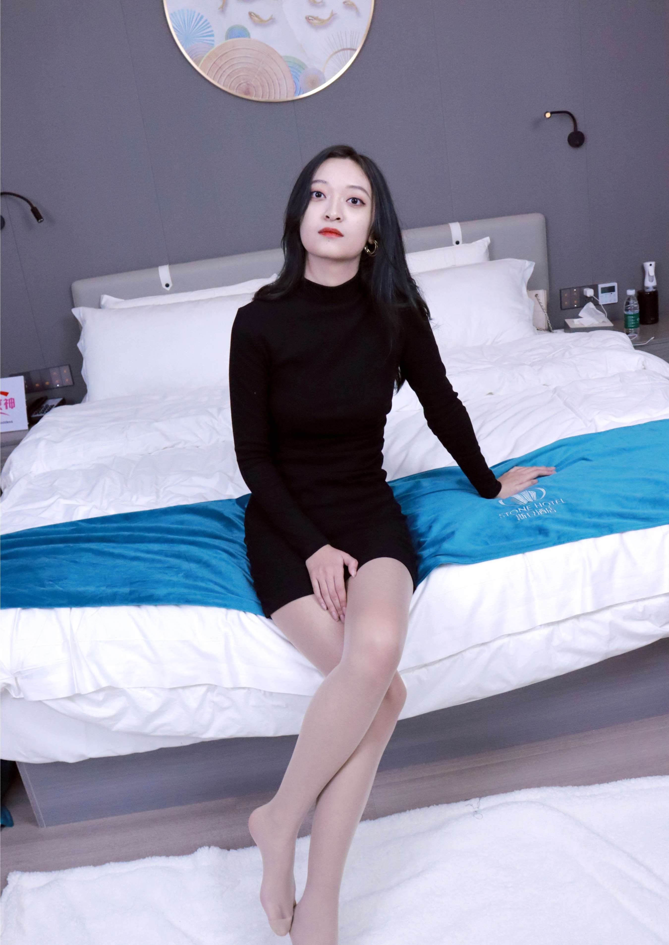 《依依~黑色瘦身衣搭配37码高跟鞋》作品图