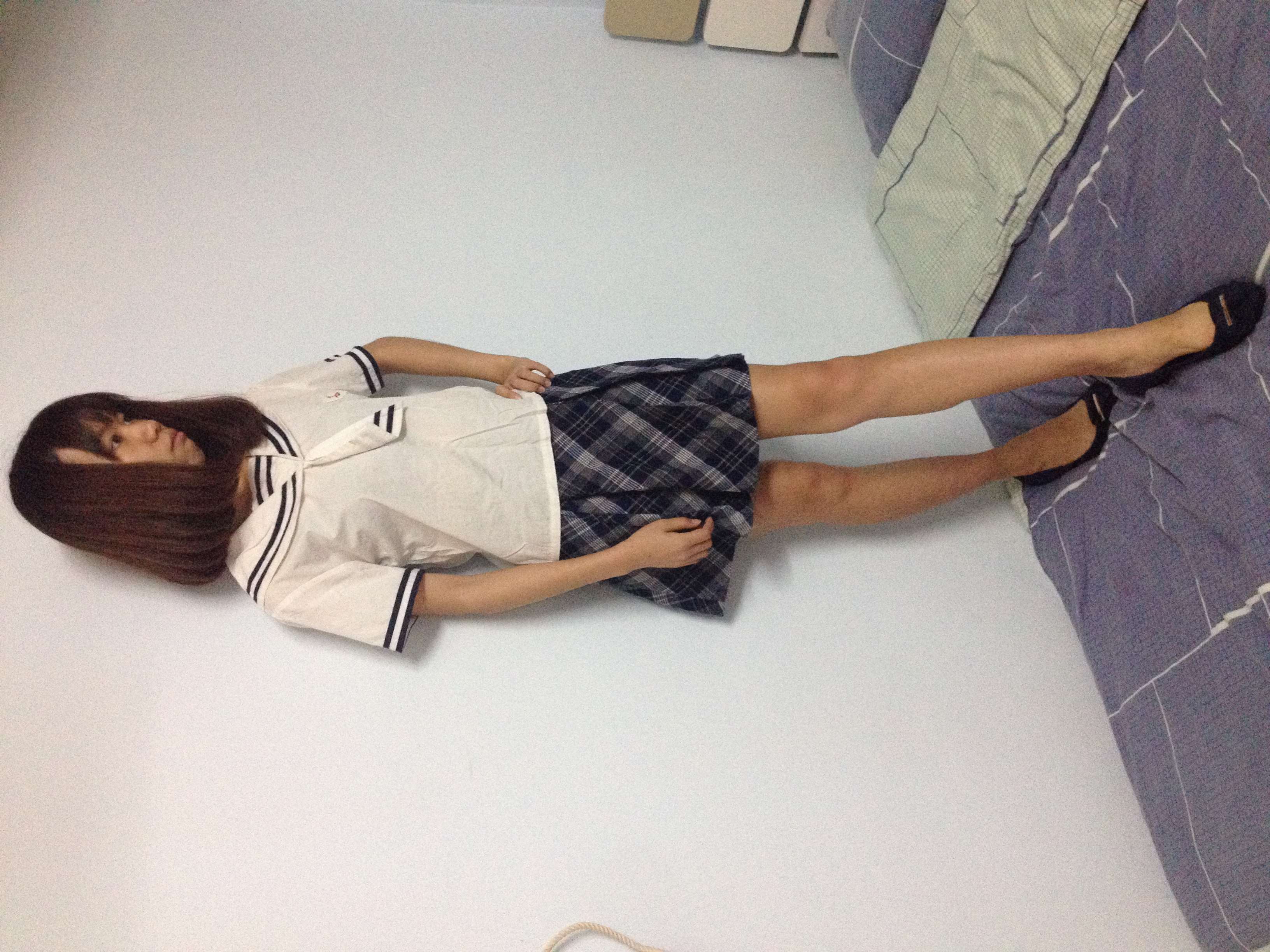 《赤足穿平跟鞋》作品图