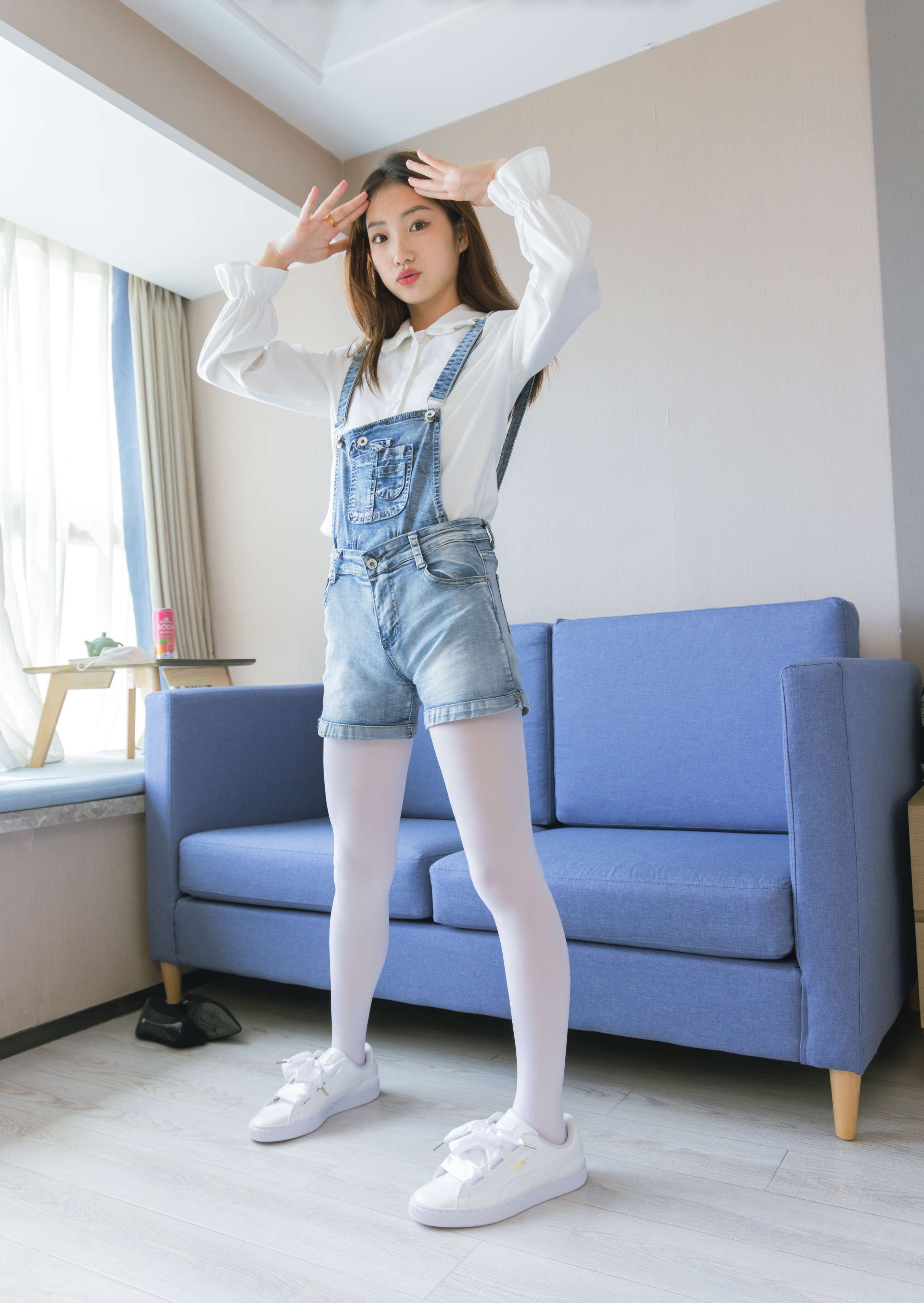 《小沫-板鞋の厚白丝》作品图