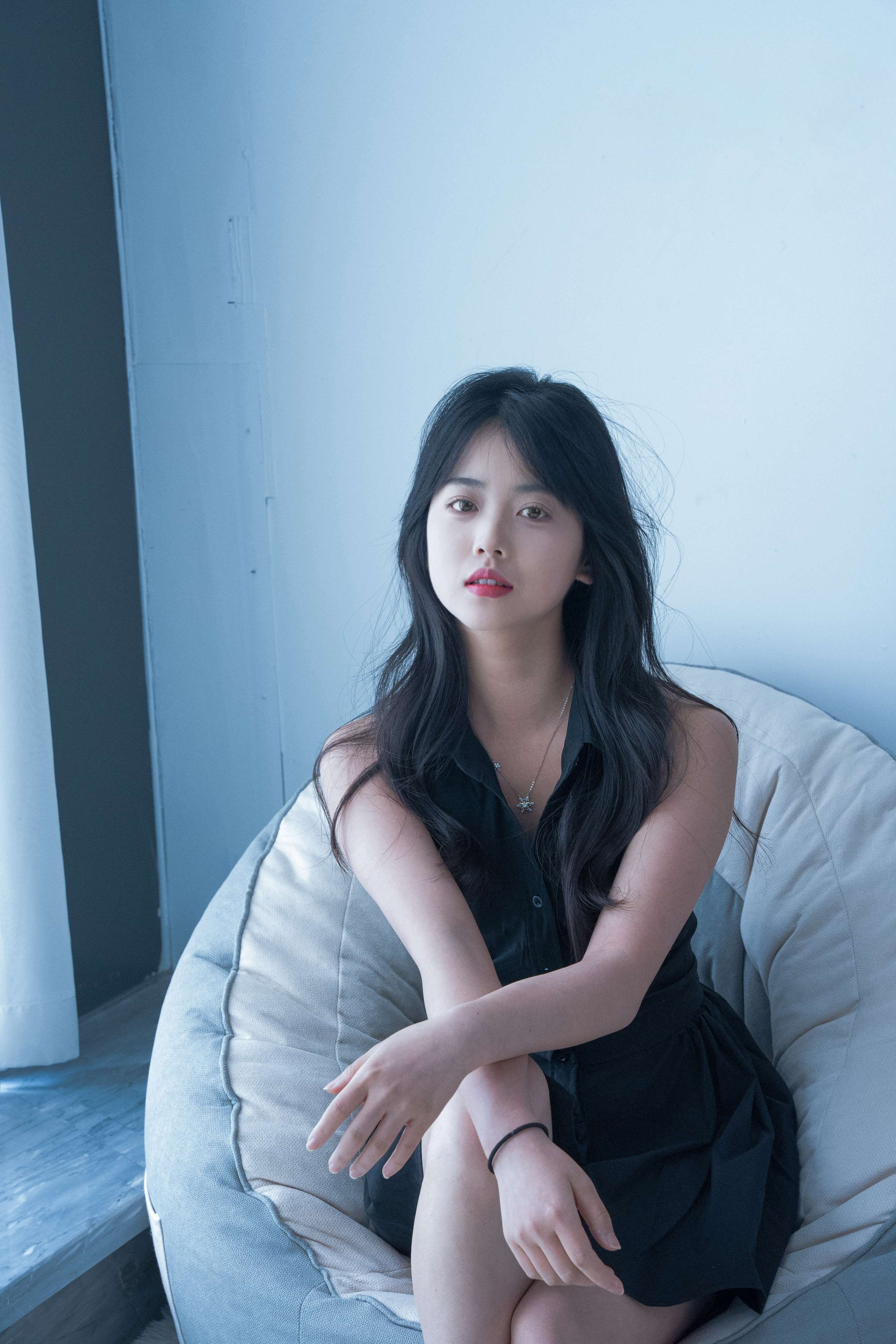 《小玲的皮鞋の棉袜脚丫》作品图