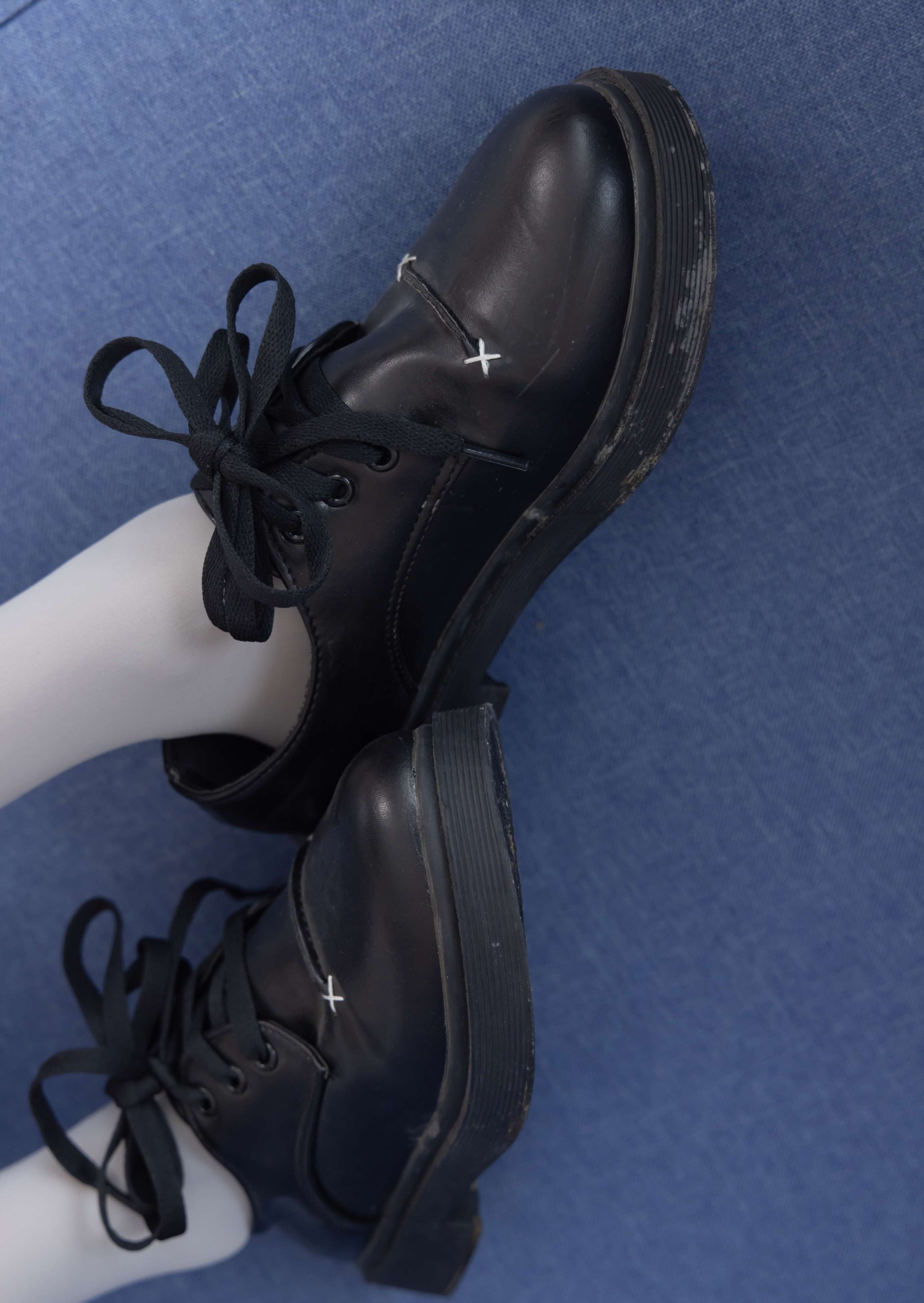 《稚予-黑皮鞋、厚灰丝》作品图