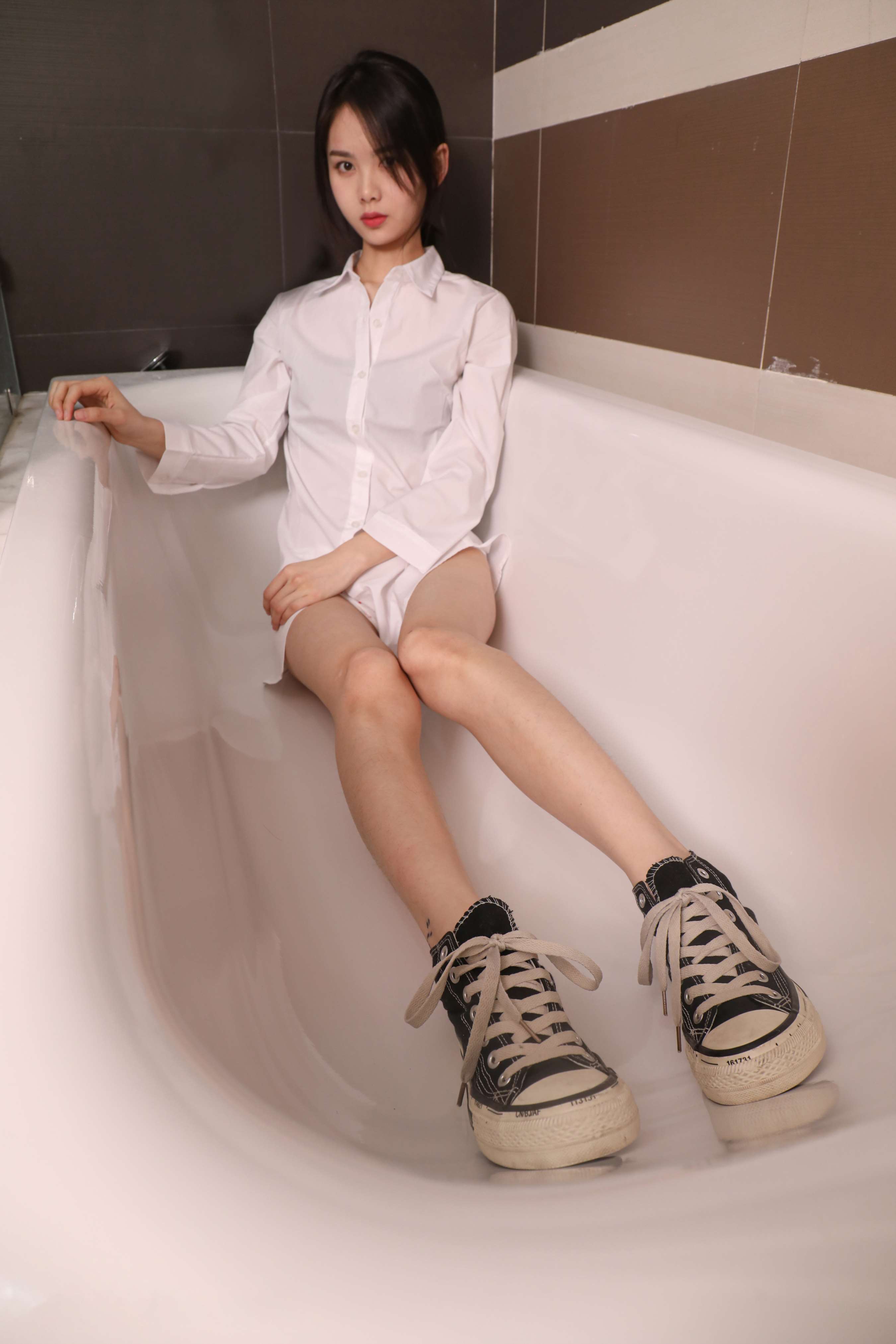 《雨沫帆布鞋の棉袜脚》作品图