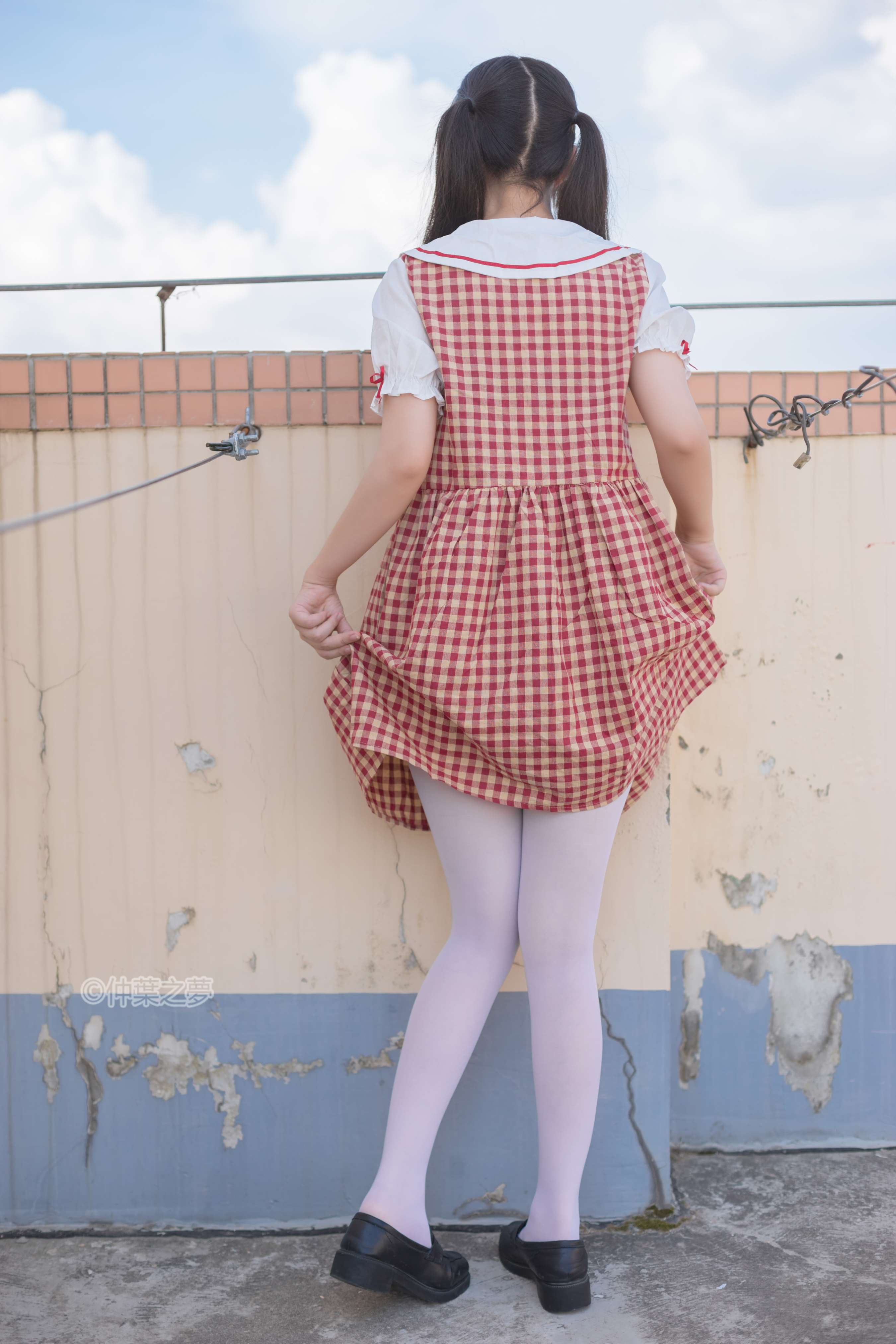 《日系学妹格子裙の白丝脚》作品图