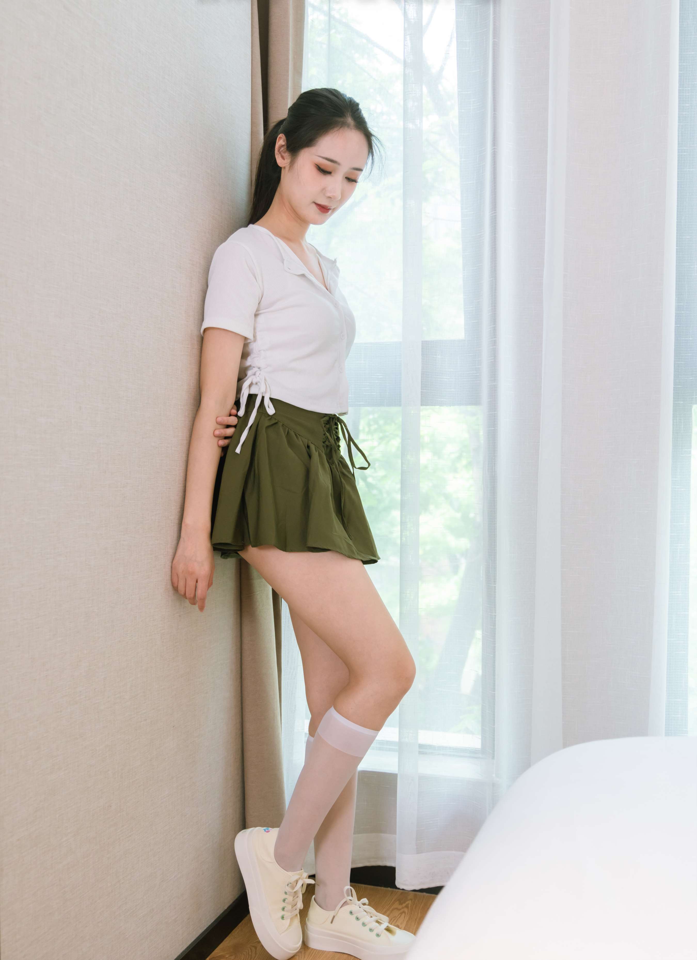 《小安小姐姐板鞋の小腿丝袜》作品图