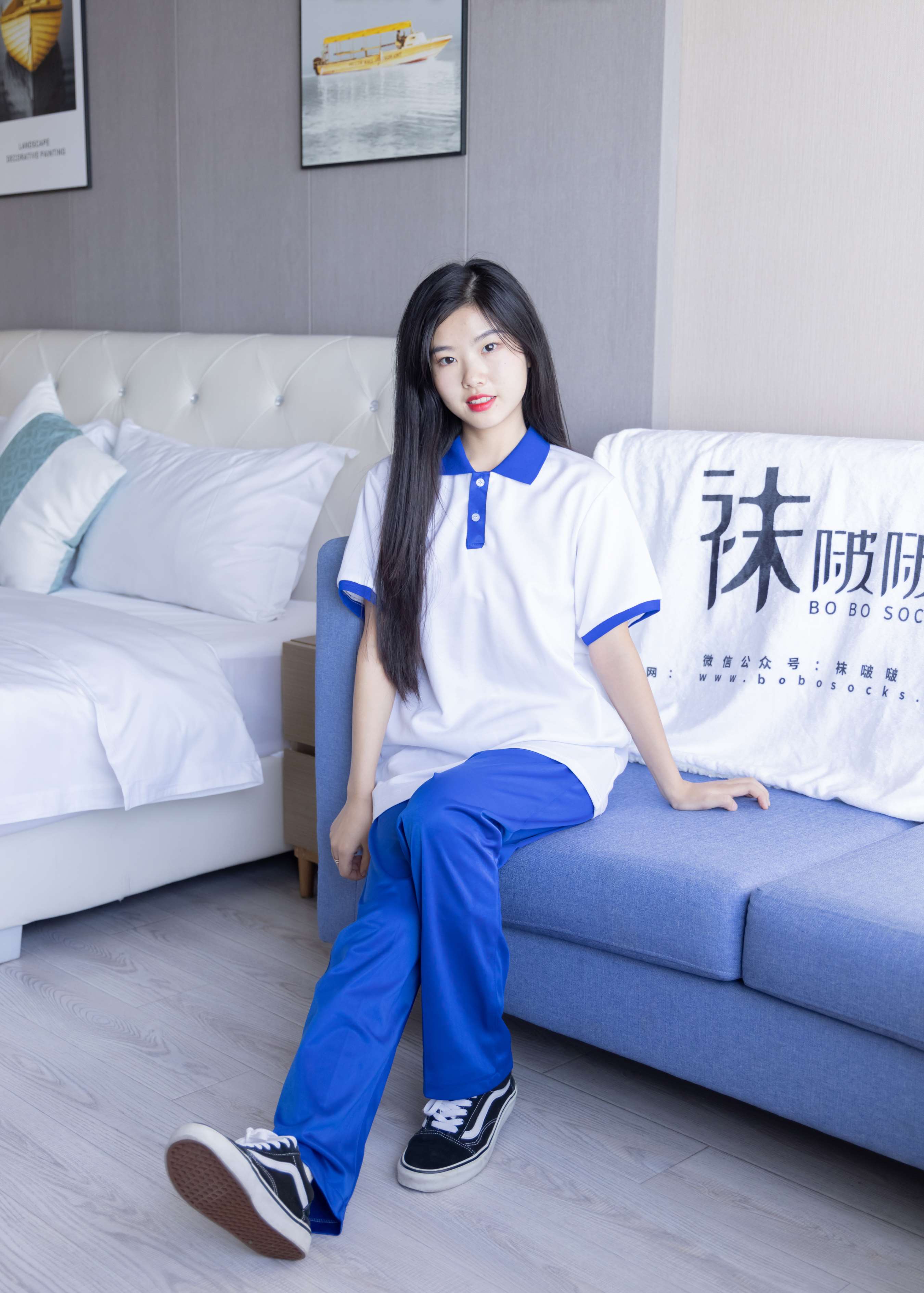 《小奶熊师妹 校服の棉袜脚》作品图