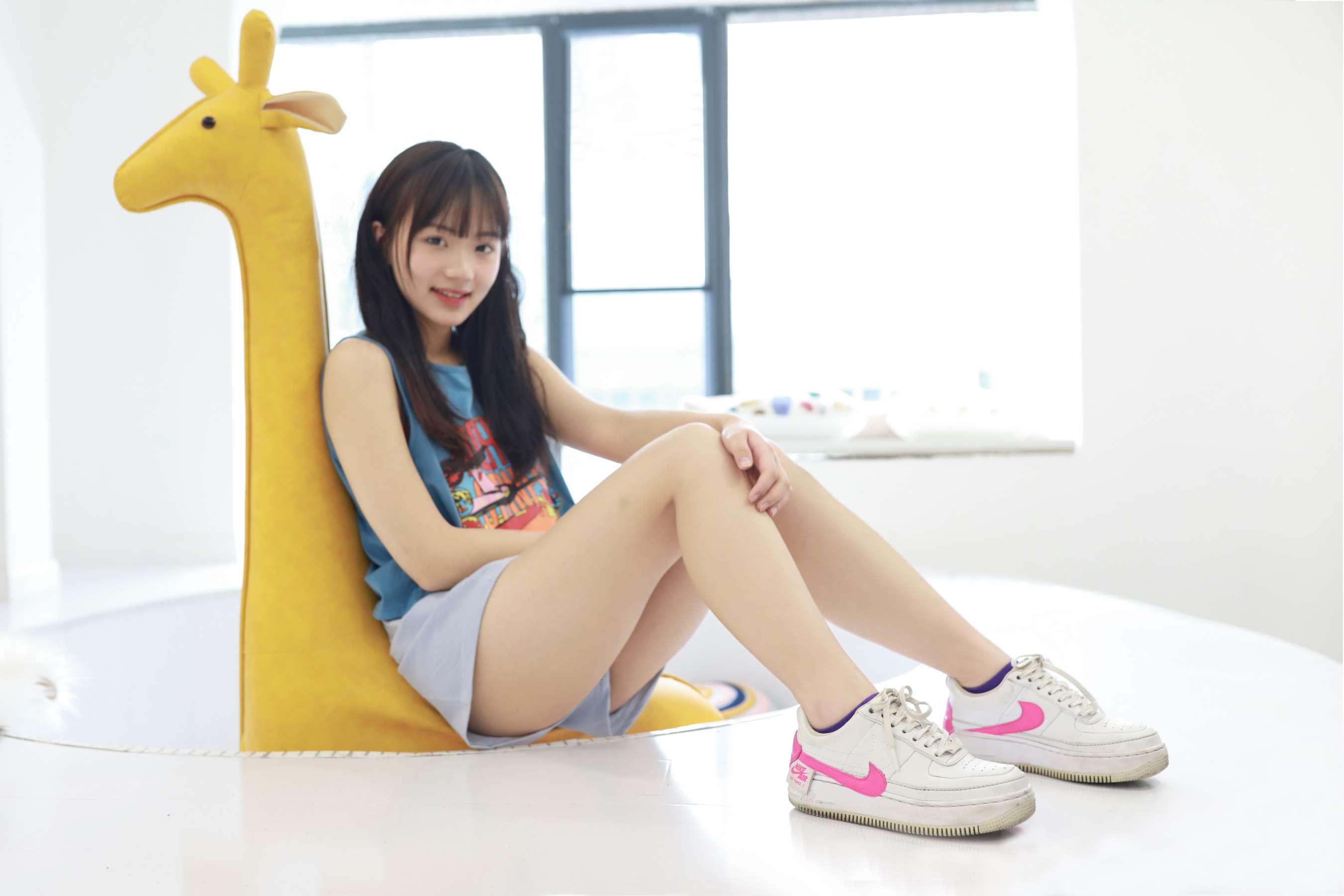 《小麦热裤板鞋の棉袜脚丫》作品图