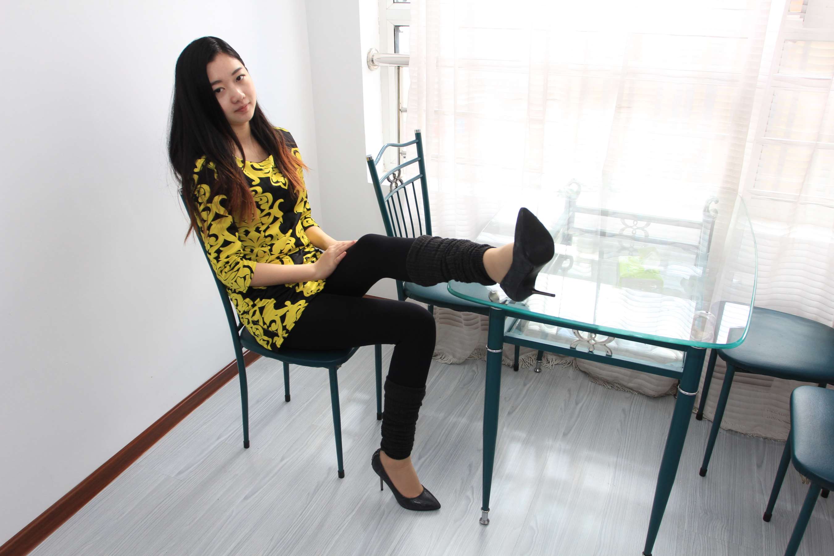 《师妹桌子上脱丝足》作品图