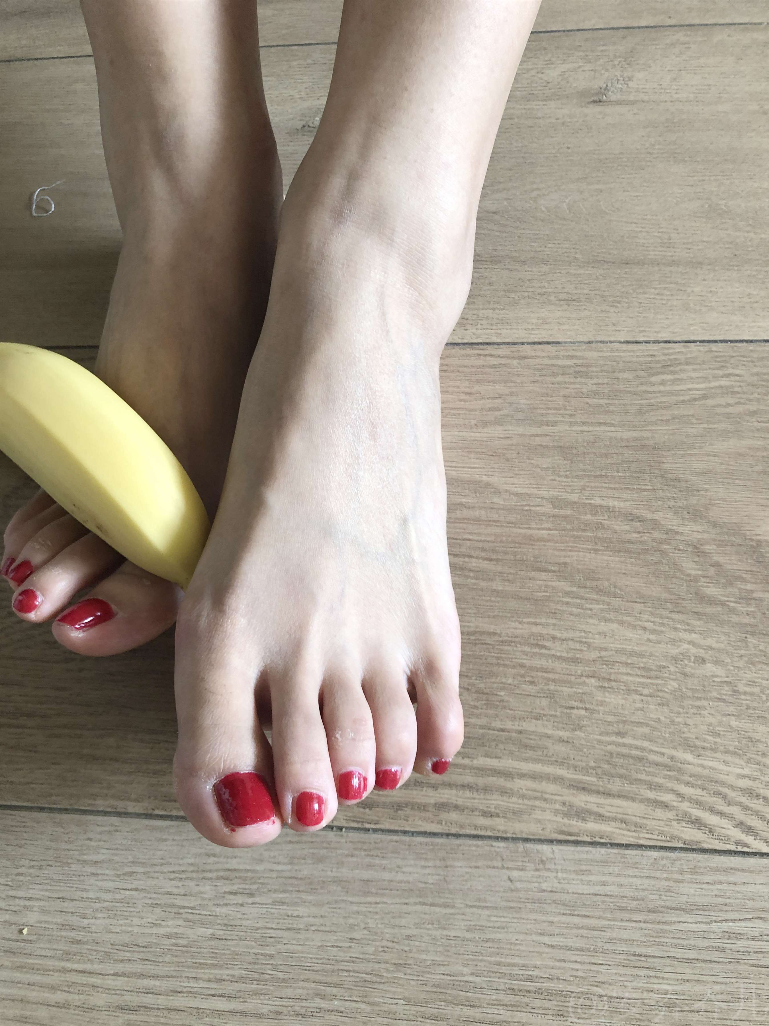 《嫩足踩香蕉》作品图