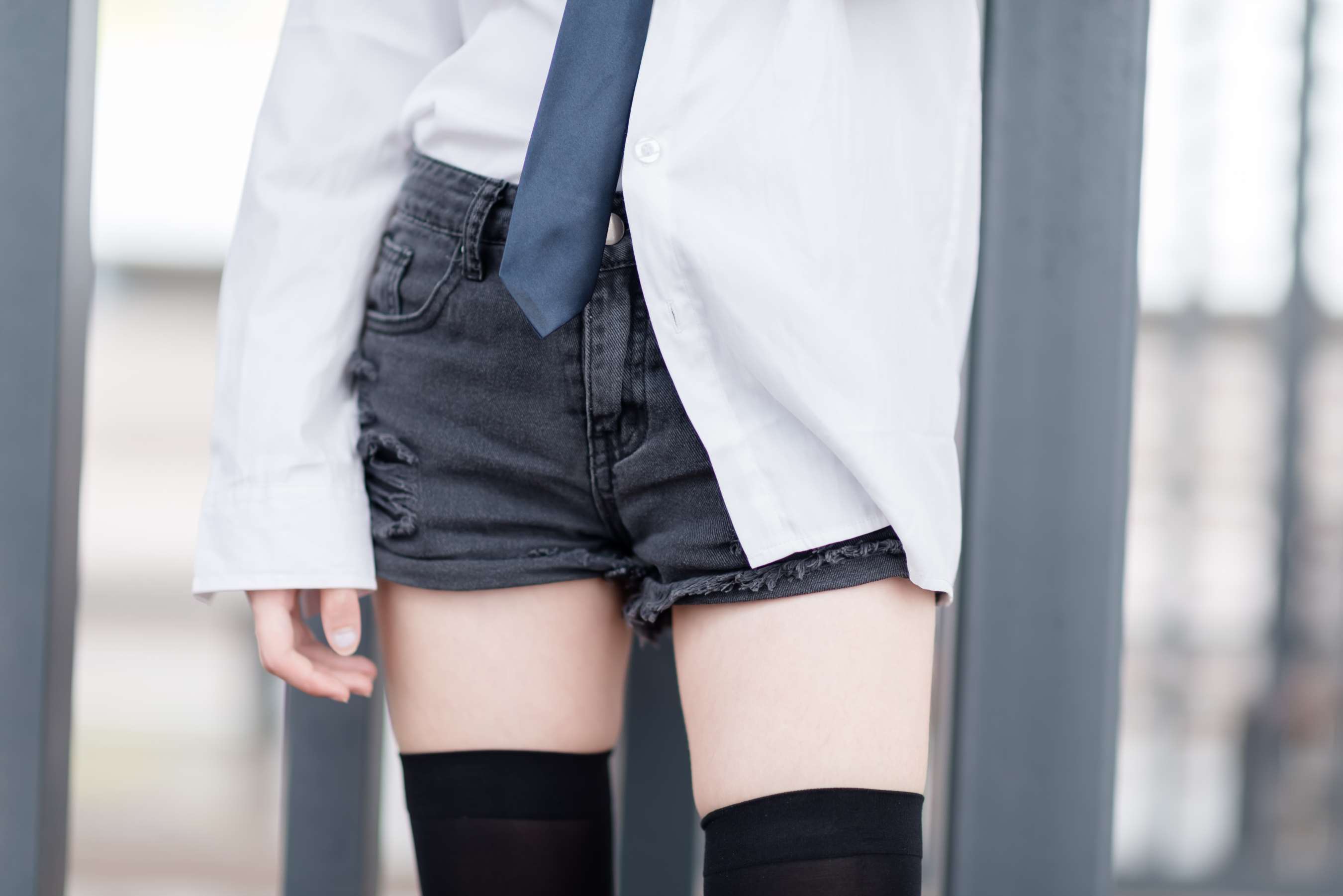 《热裤の黑丝脚丫》作品图