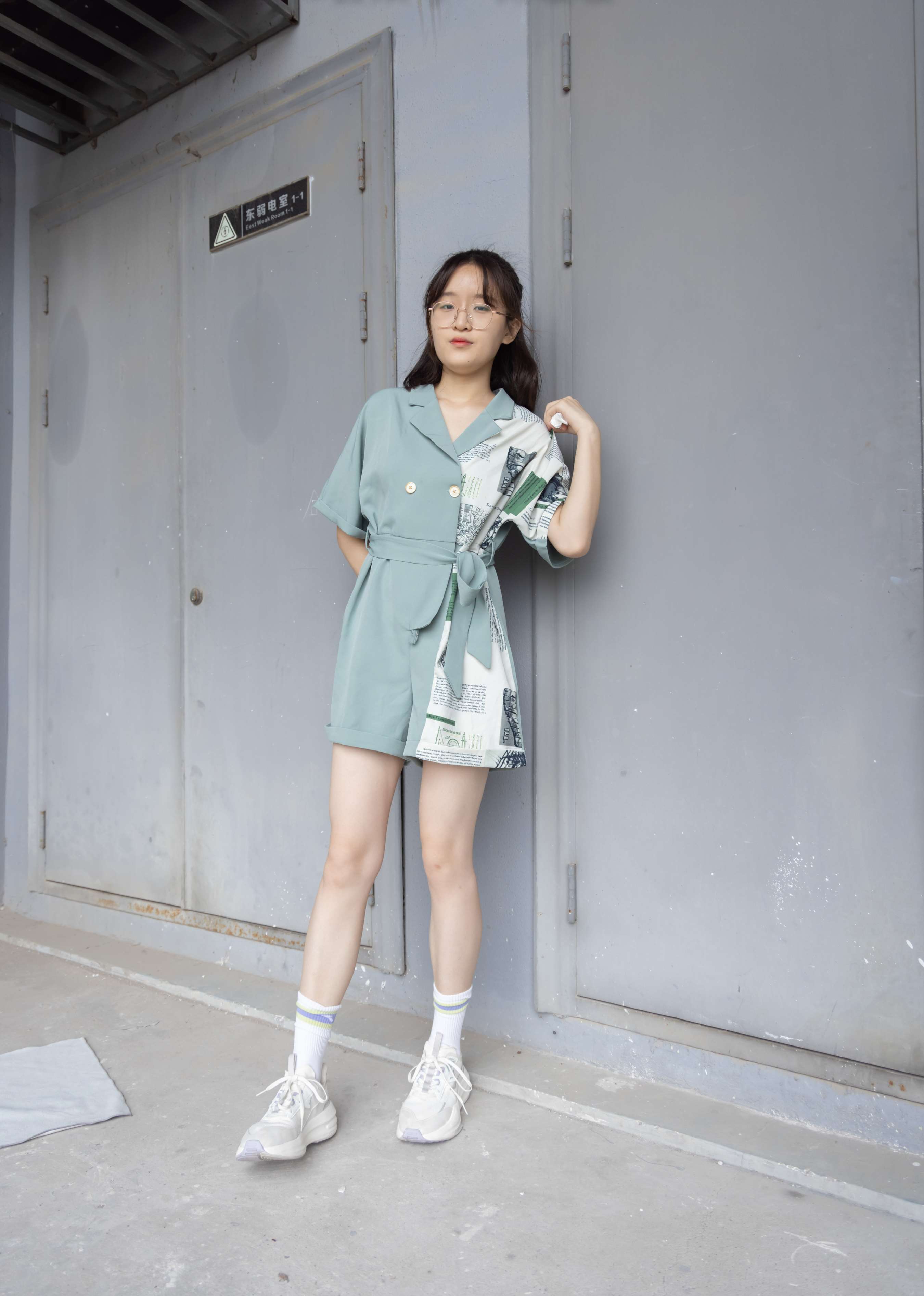 《熊熊师妹安踏运动鞋の白棉袜脚》作品图