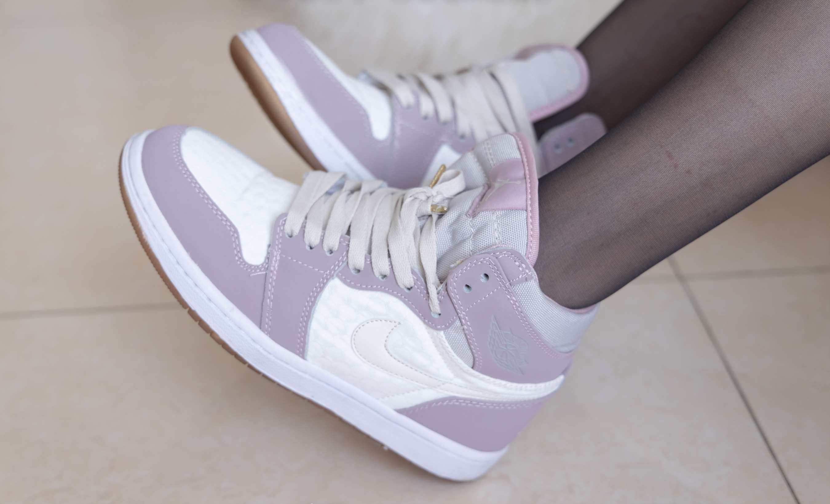 《小甜豆-板鞋の黑丝脚丫 》作品图