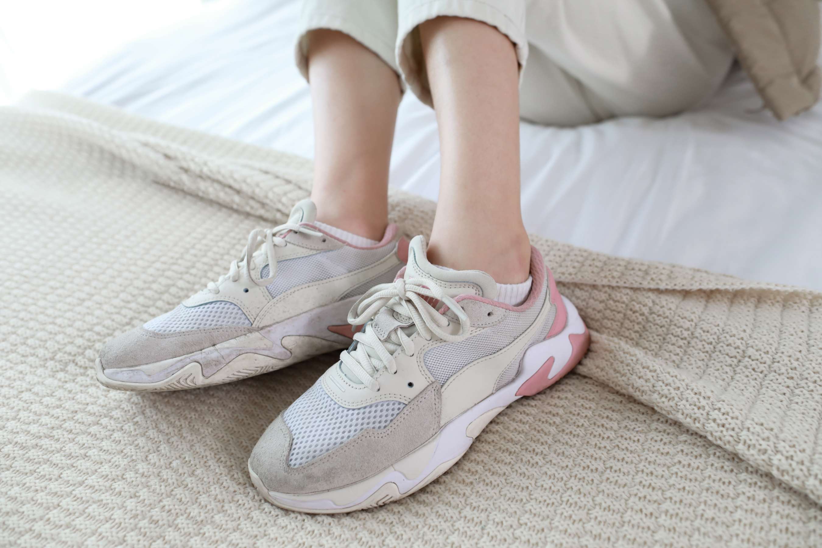 《雯雯运动鞋の棉袜脚丫》作品图