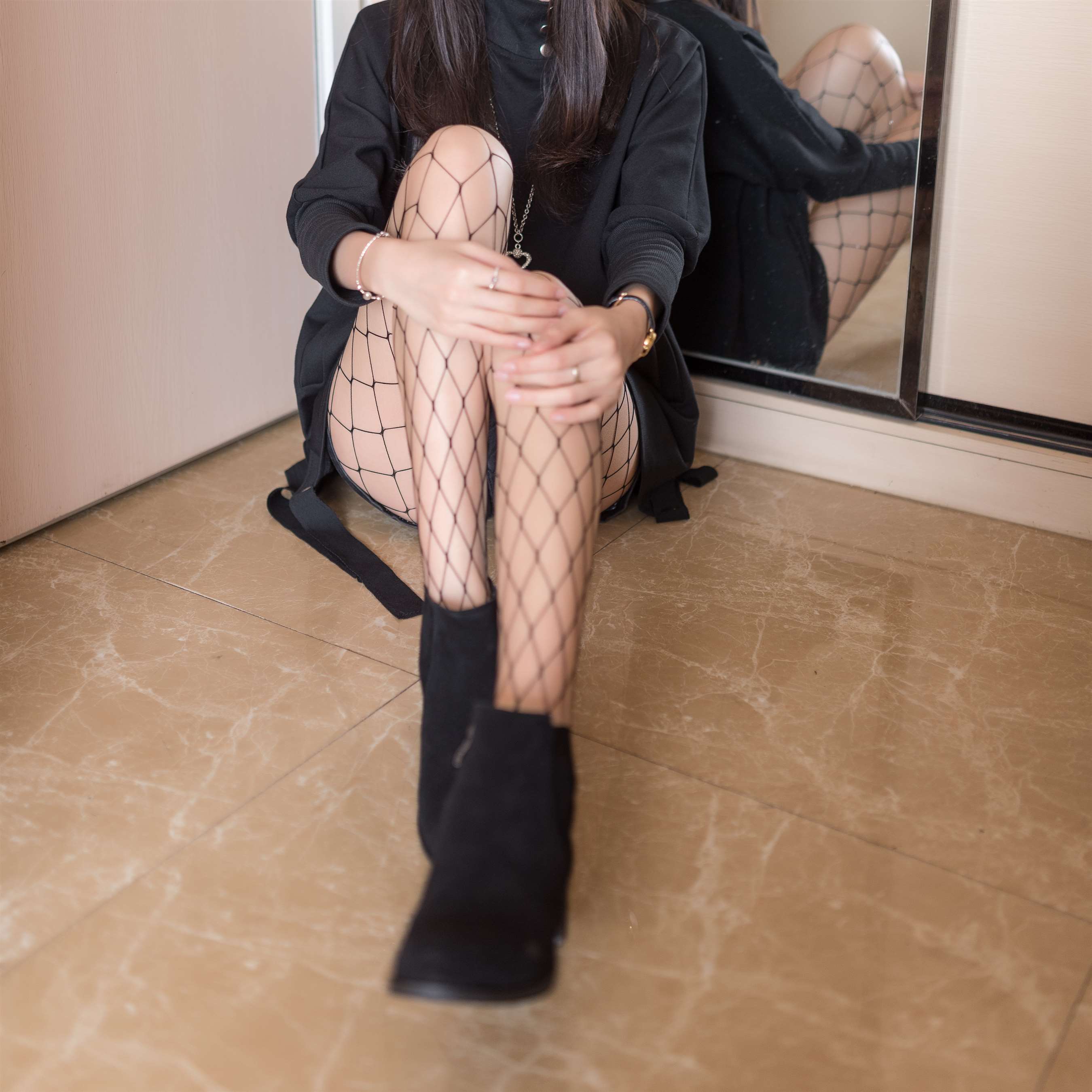 《短靴网袜脚》作品图