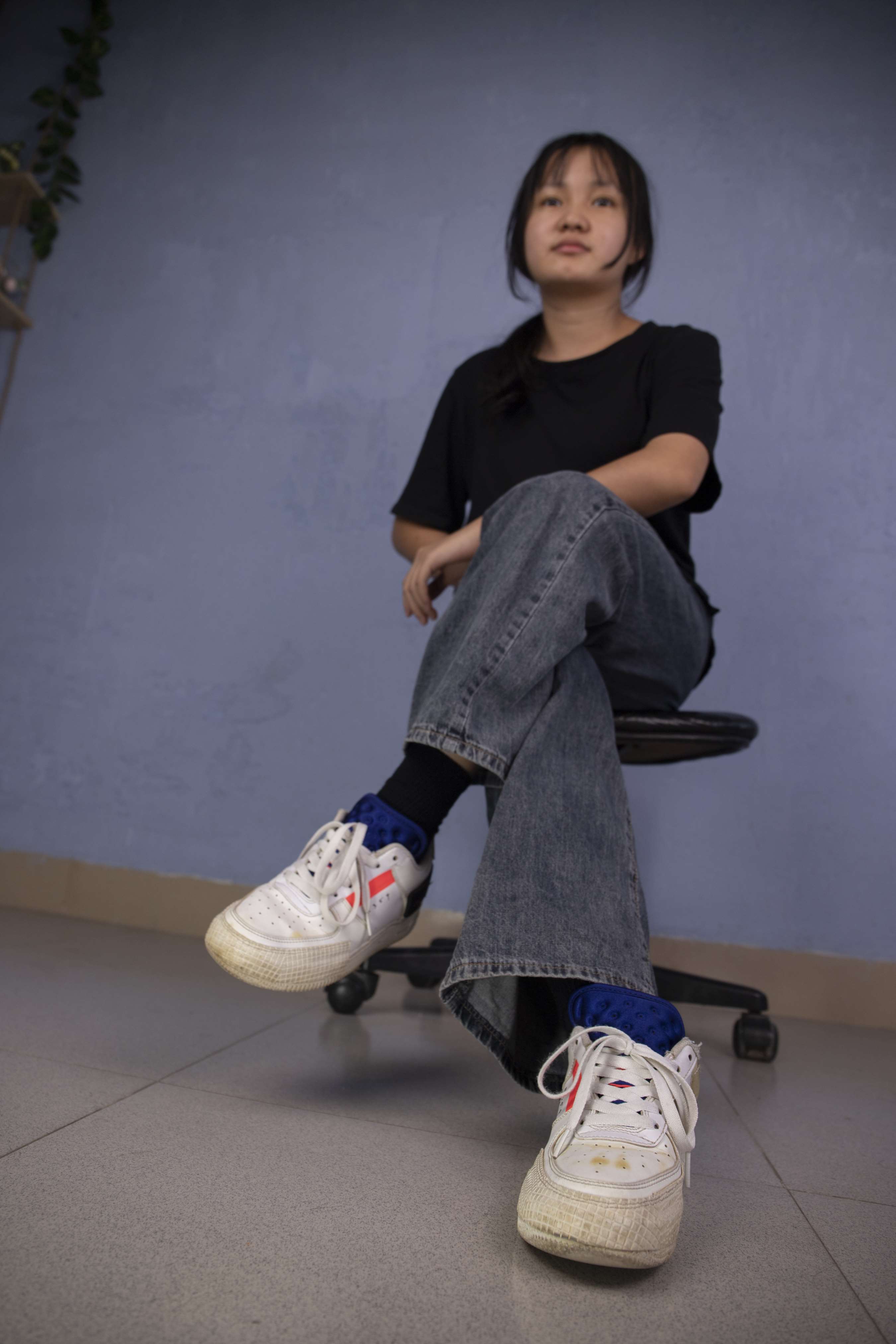 《大学生小梦一双原味棉袜嫩脚竟然有脚气！》作品图