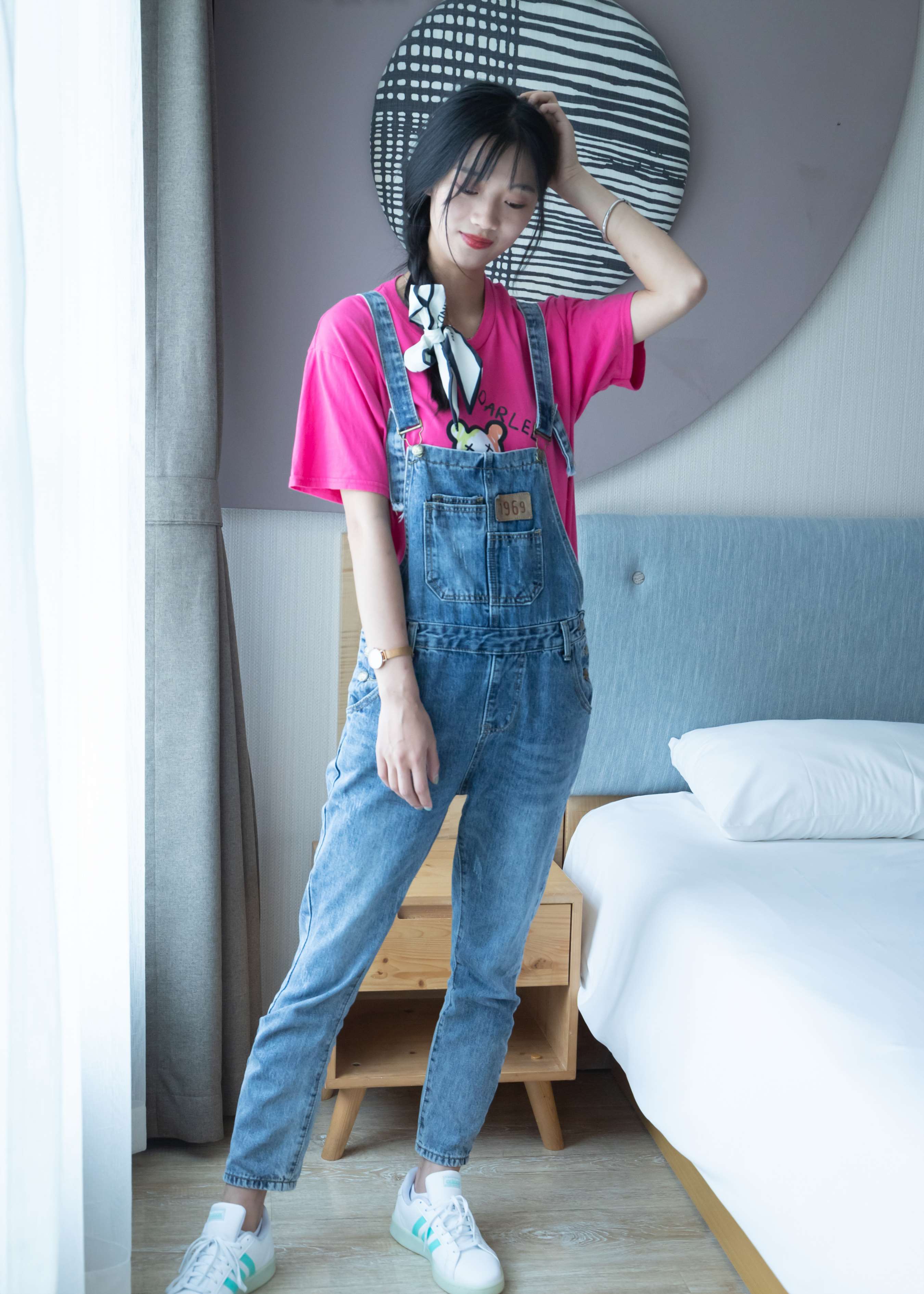 《涵涵学姐板鞋の白棉袜脚》作品图