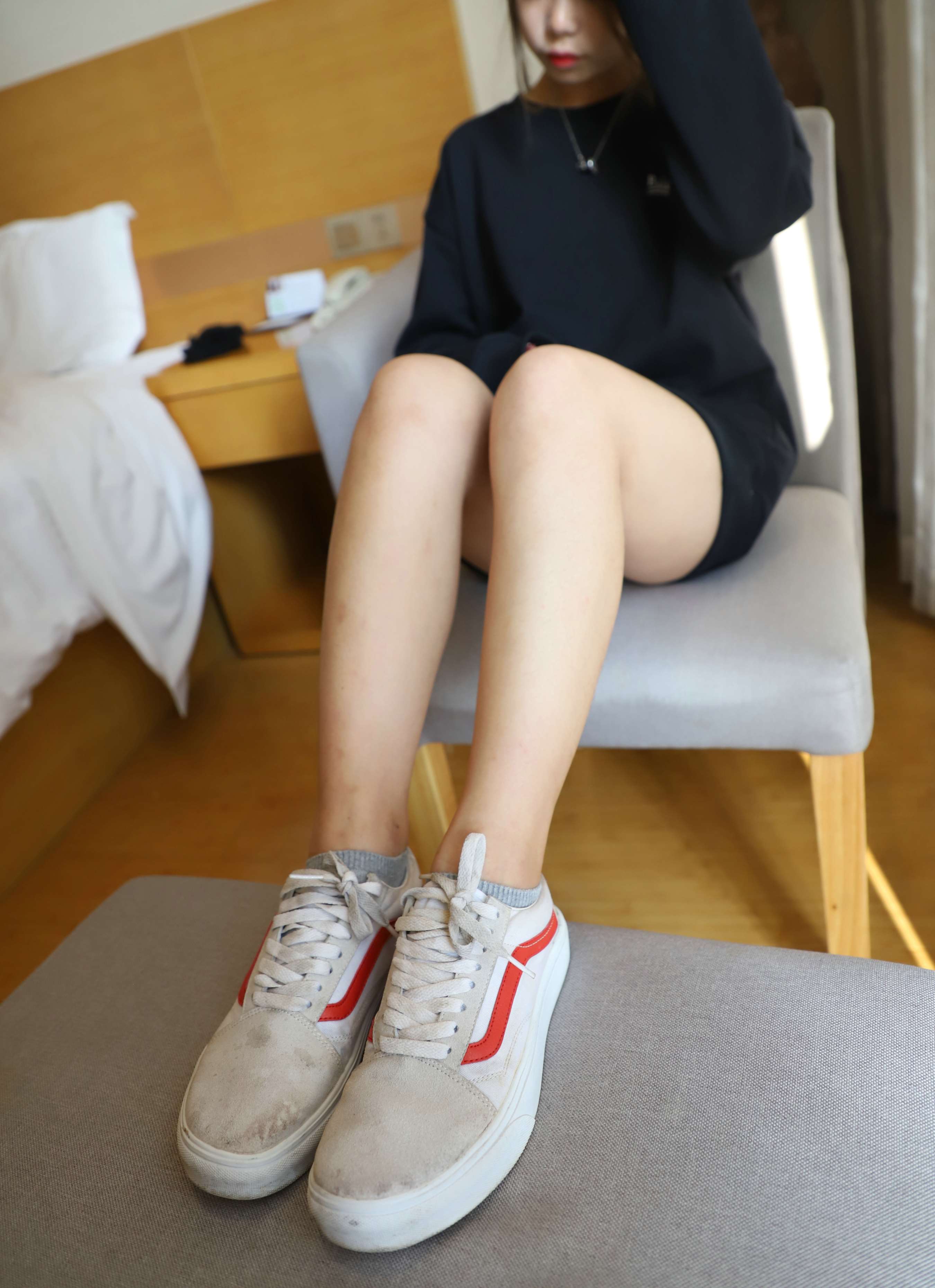 《热裤の灰棉袜脚》作品图