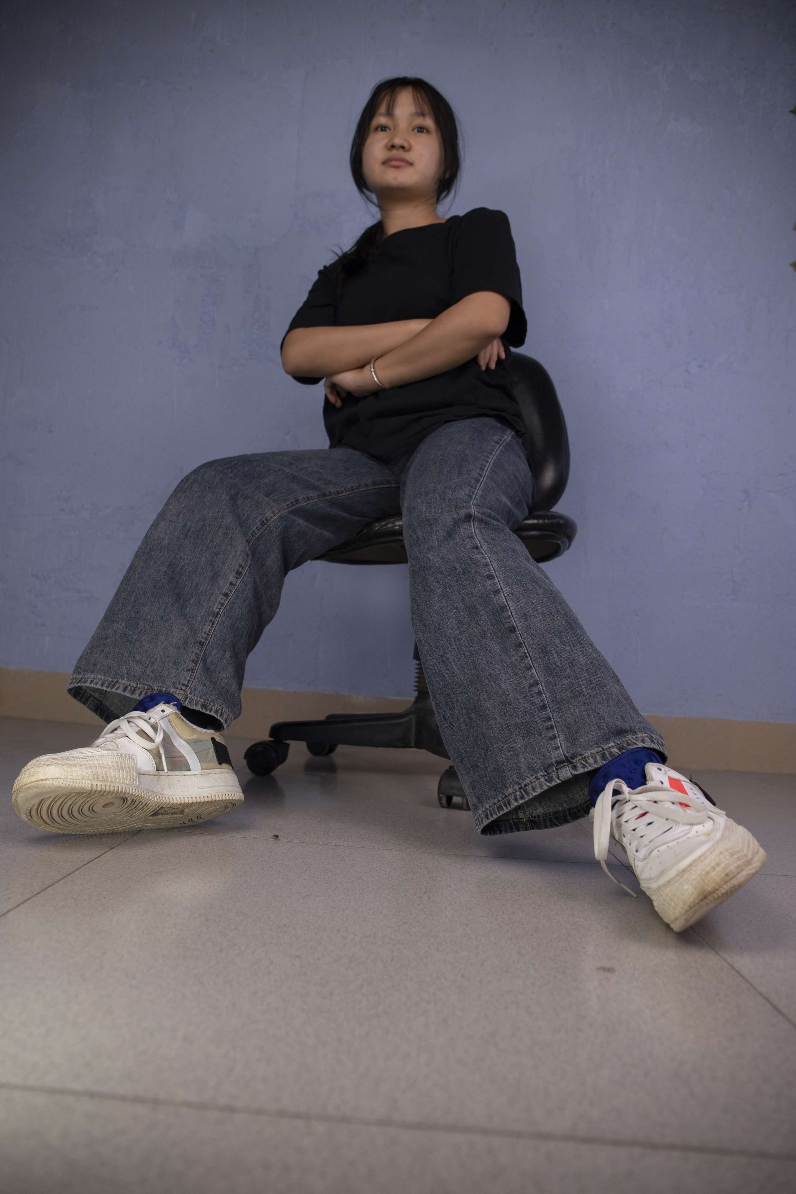 《大学生小梦一双原味棉袜嫩脚竟然有脚气！》作品图