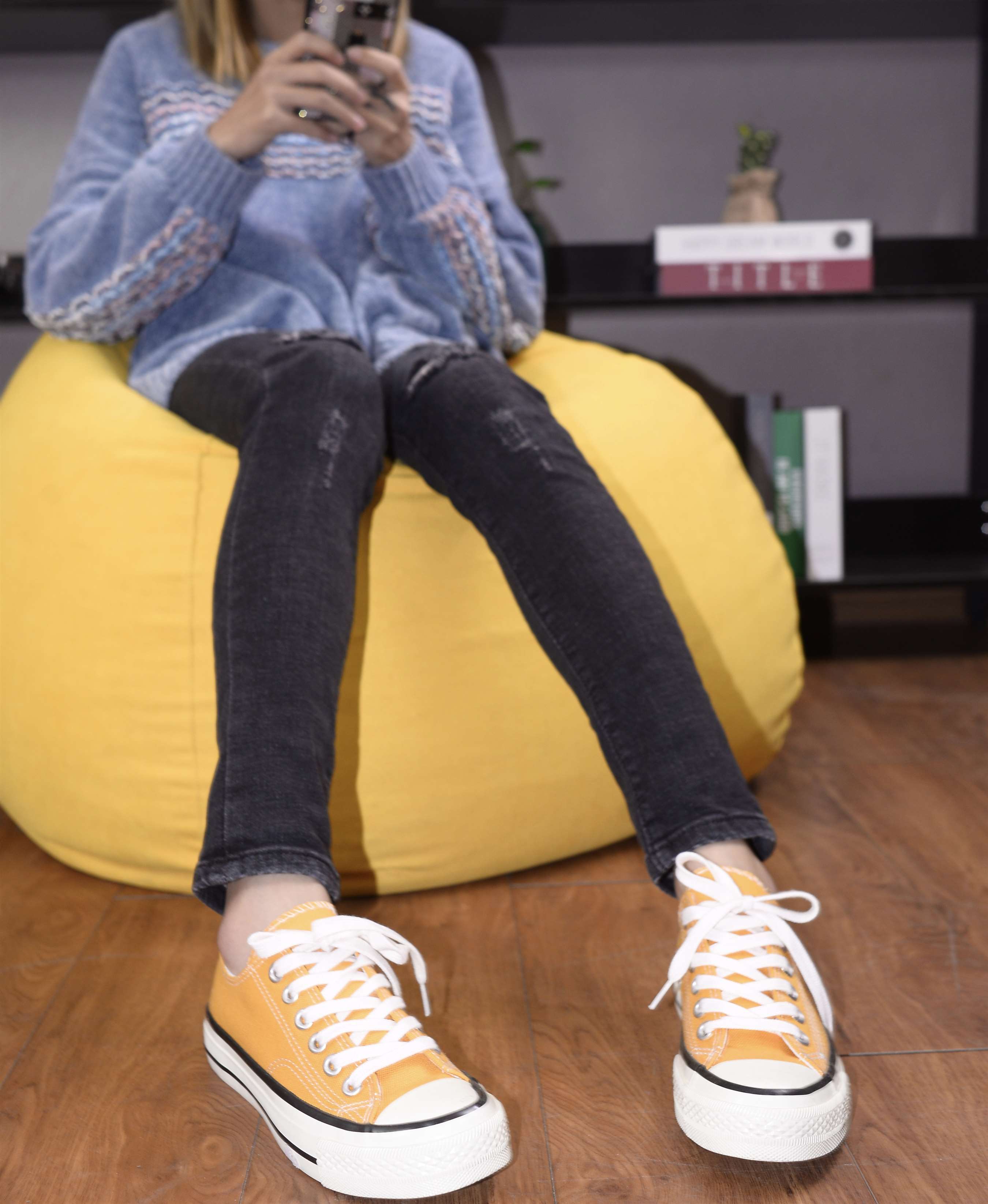 《黄色帆布鞋の船袜脚丫》作品图