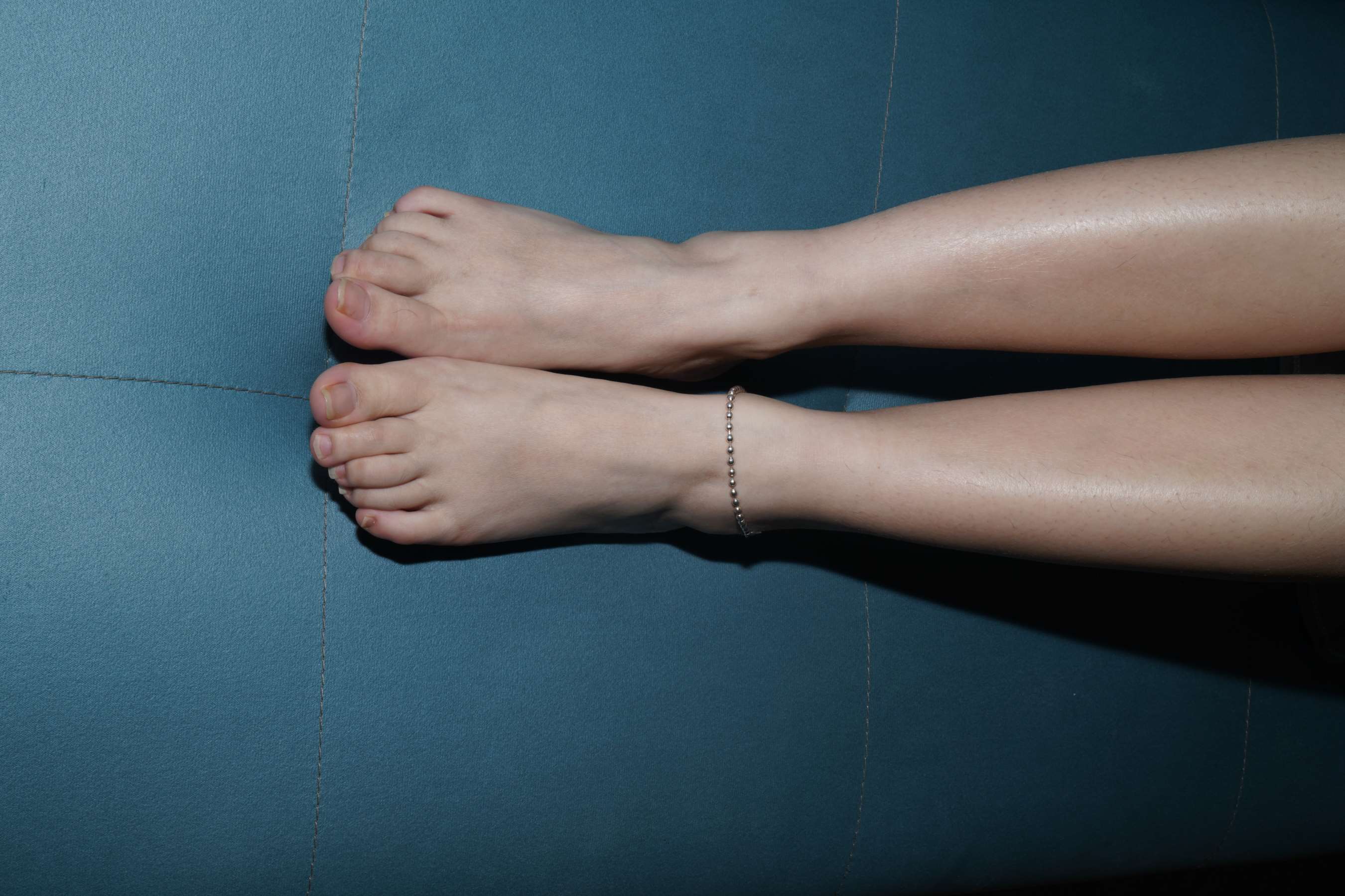 《小来展示36码小巧嫩脚》作品图